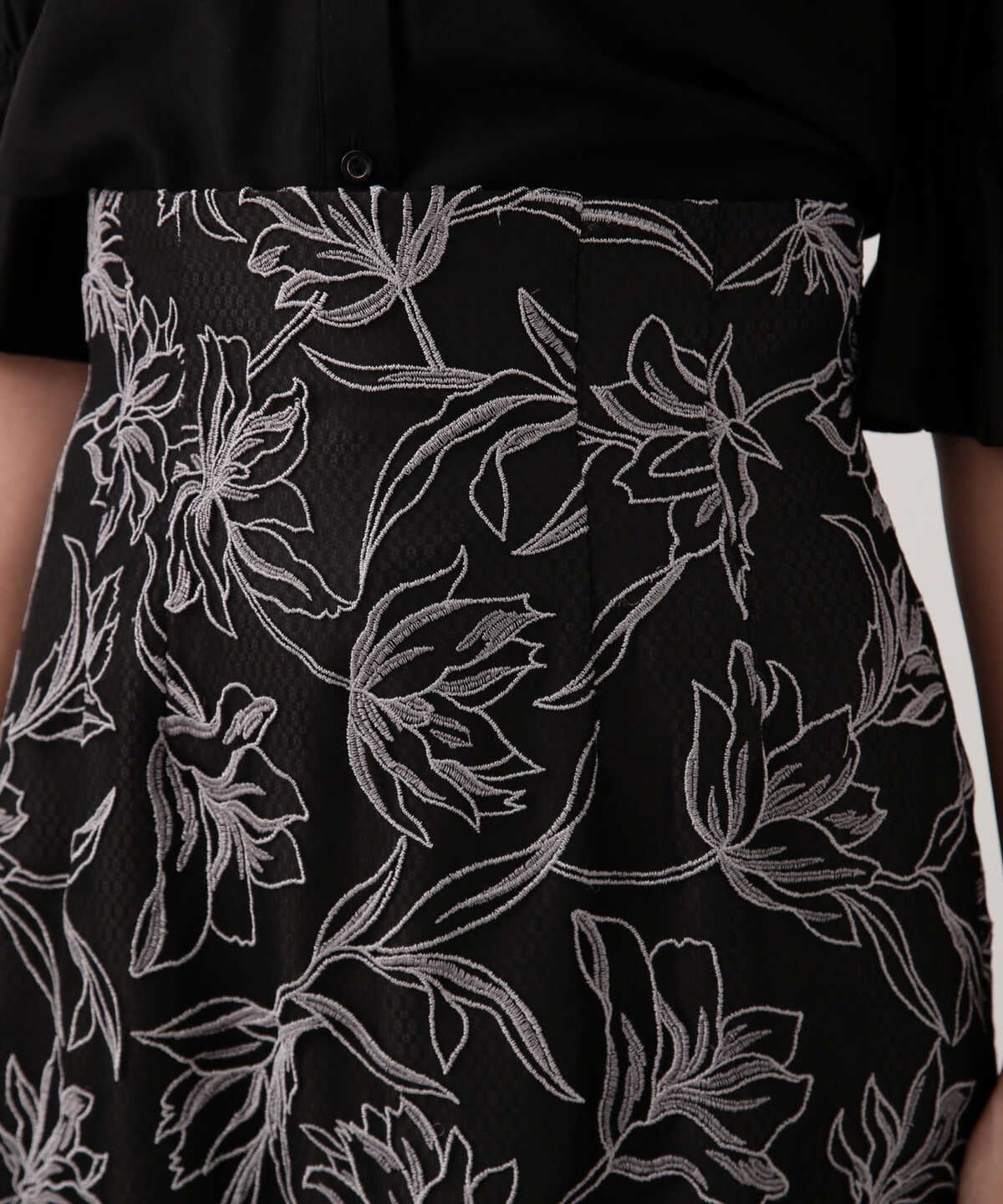 フラワーオーガン刺繍タイトスカート