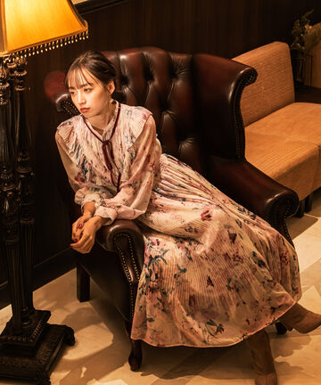 ビッグシアーフラワープリントワンピース