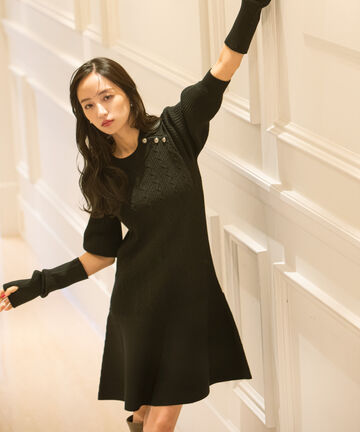 アームウォーマー付ケーブルニットワンピース