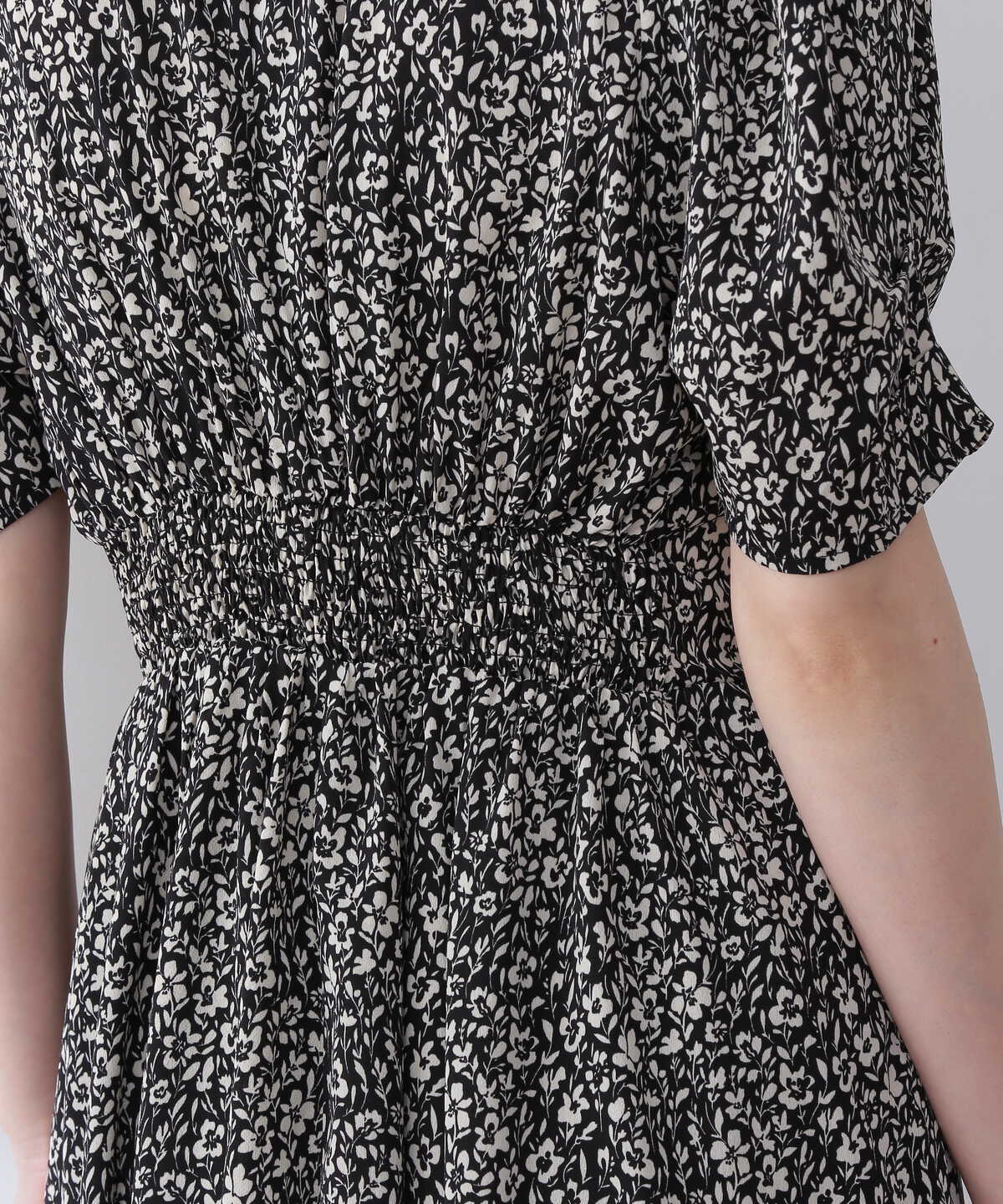 小花柄パワーショルダーワンピース S Size Line N Natural Beauty Basic サンエービーディーオンラインストア Sanei Online Store 小花柄パワーショルダーワンピース S Size Line N Natural Beauty Basic サンエービーディーオンラインストア Sanei Online Store