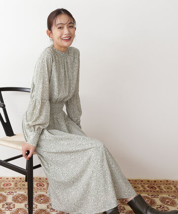 シャーリングネックウエストマークワンピース