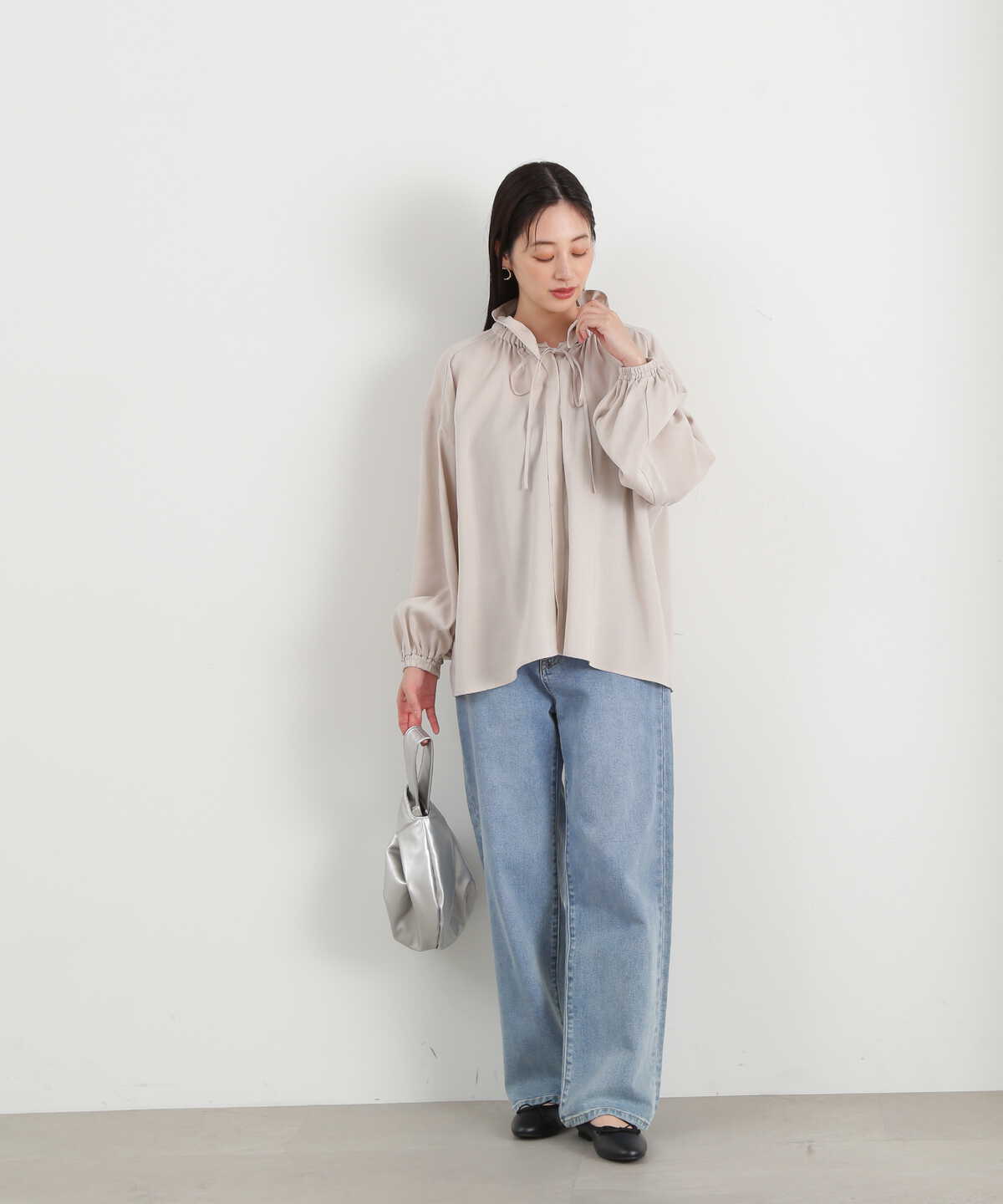 【松井愛莉さん着用】ギャザーフリルネックボリュームブラウス