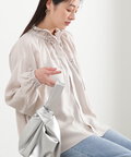 【松井愛莉さん着用】ギャザーフリルネックボリュームブラウス