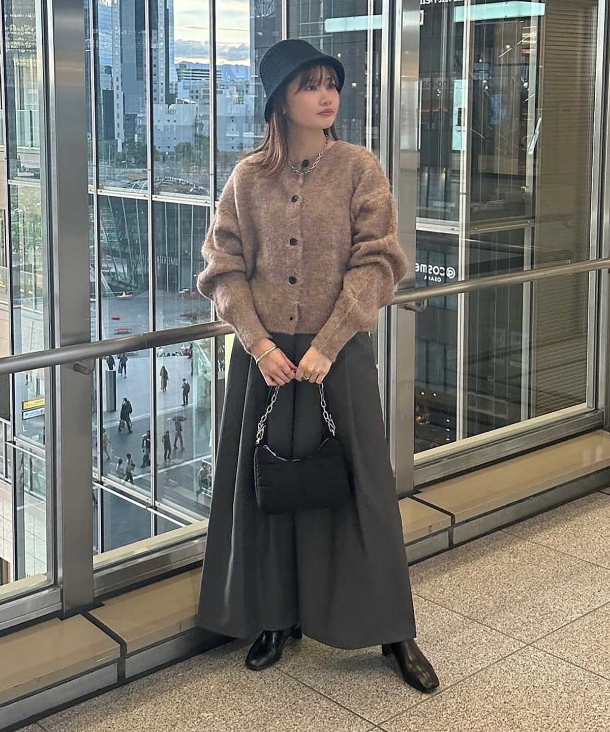 【稲垣莉生さん着用】【松井愛莉さん着用】クルーネックフェザーカーディガン