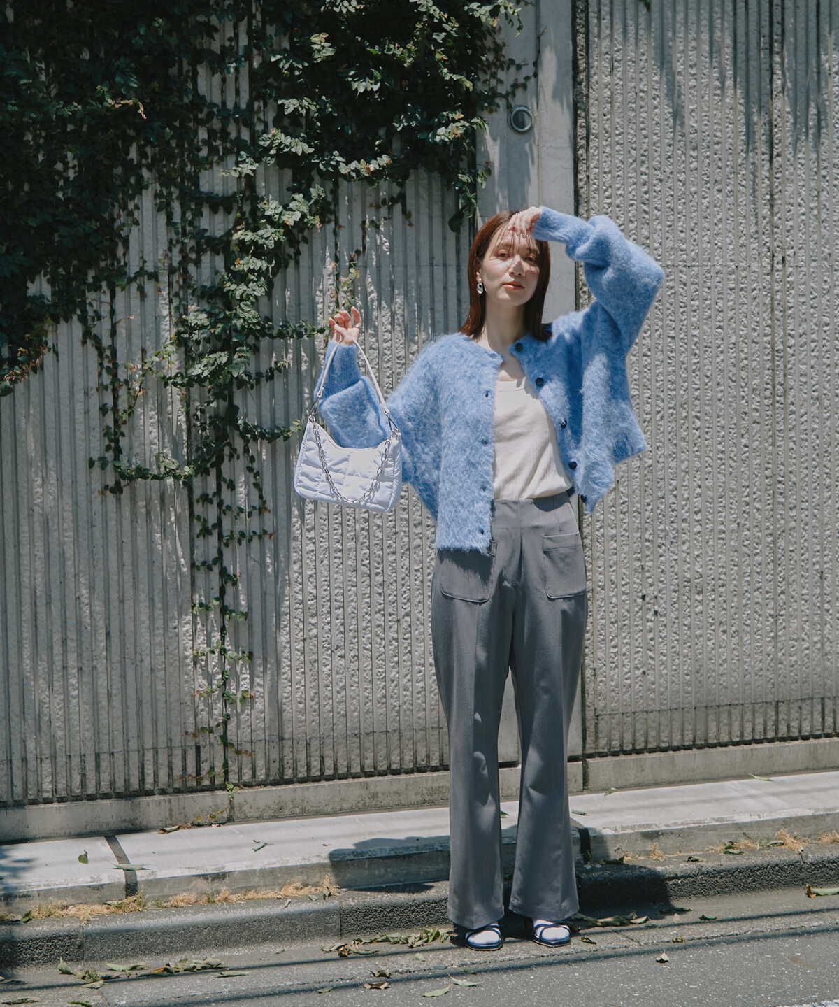 【稲垣莉生さん着用】【松井愛莉さん着用】クルーネックフェザーカーディガン