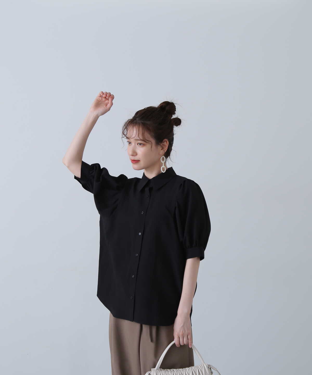 田中芽衣さん着用】ポプリンボリュームスリーブブラウス《WEB限定商品 