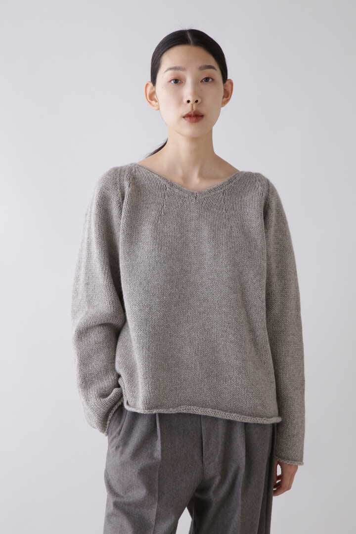 quitan / HAND KNITTED V NECK SWEATER1