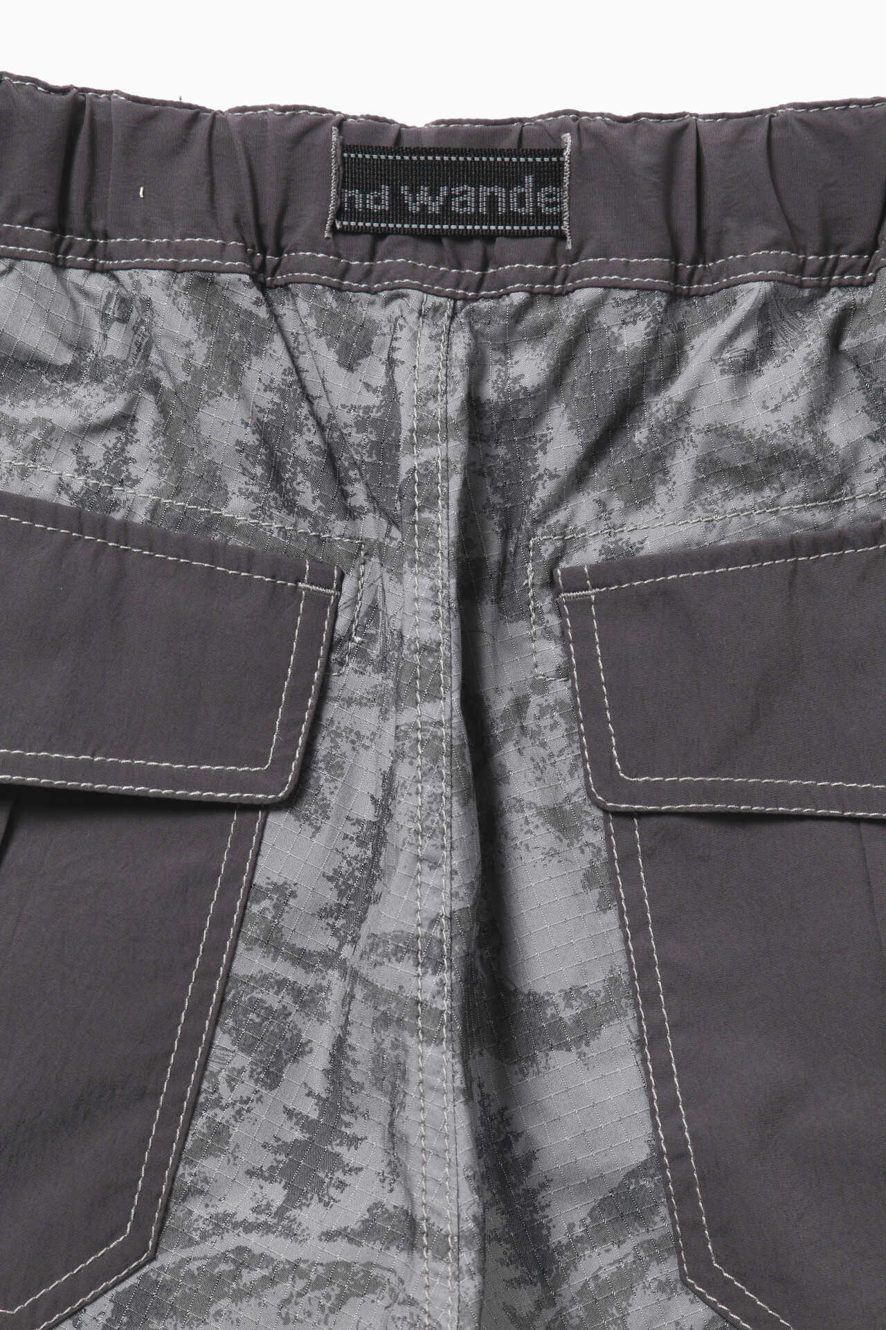 in the Mountain printed short pants