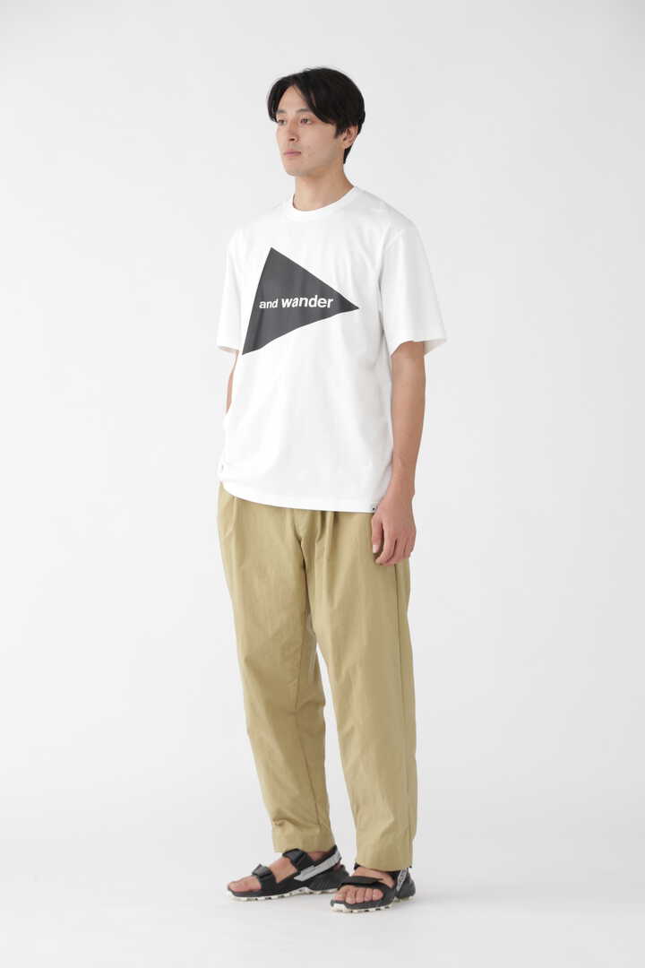 and wander big logo T