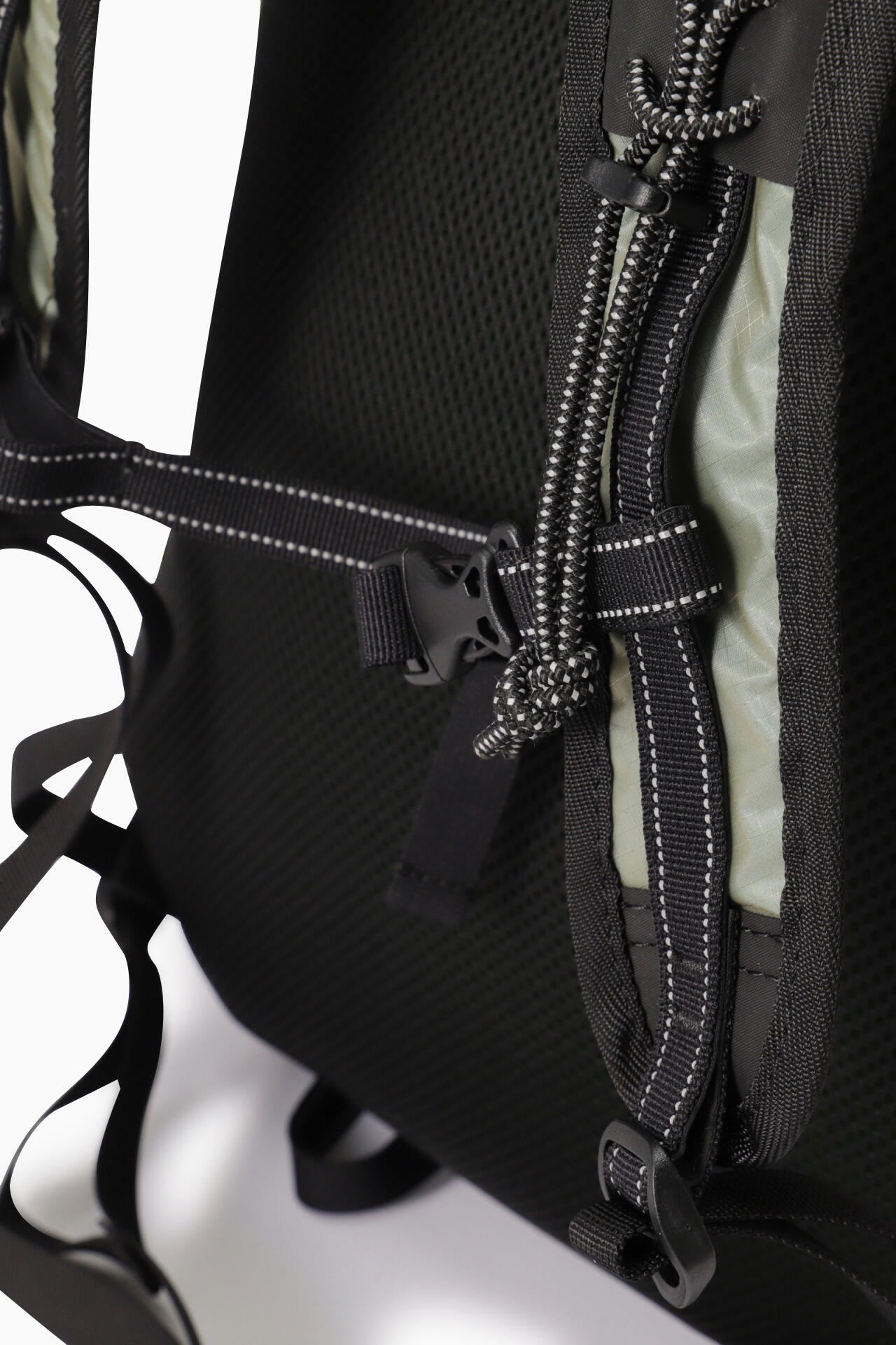 MAISON KITSUNÉ × and wander SIL NYLON 20L DAYPACK