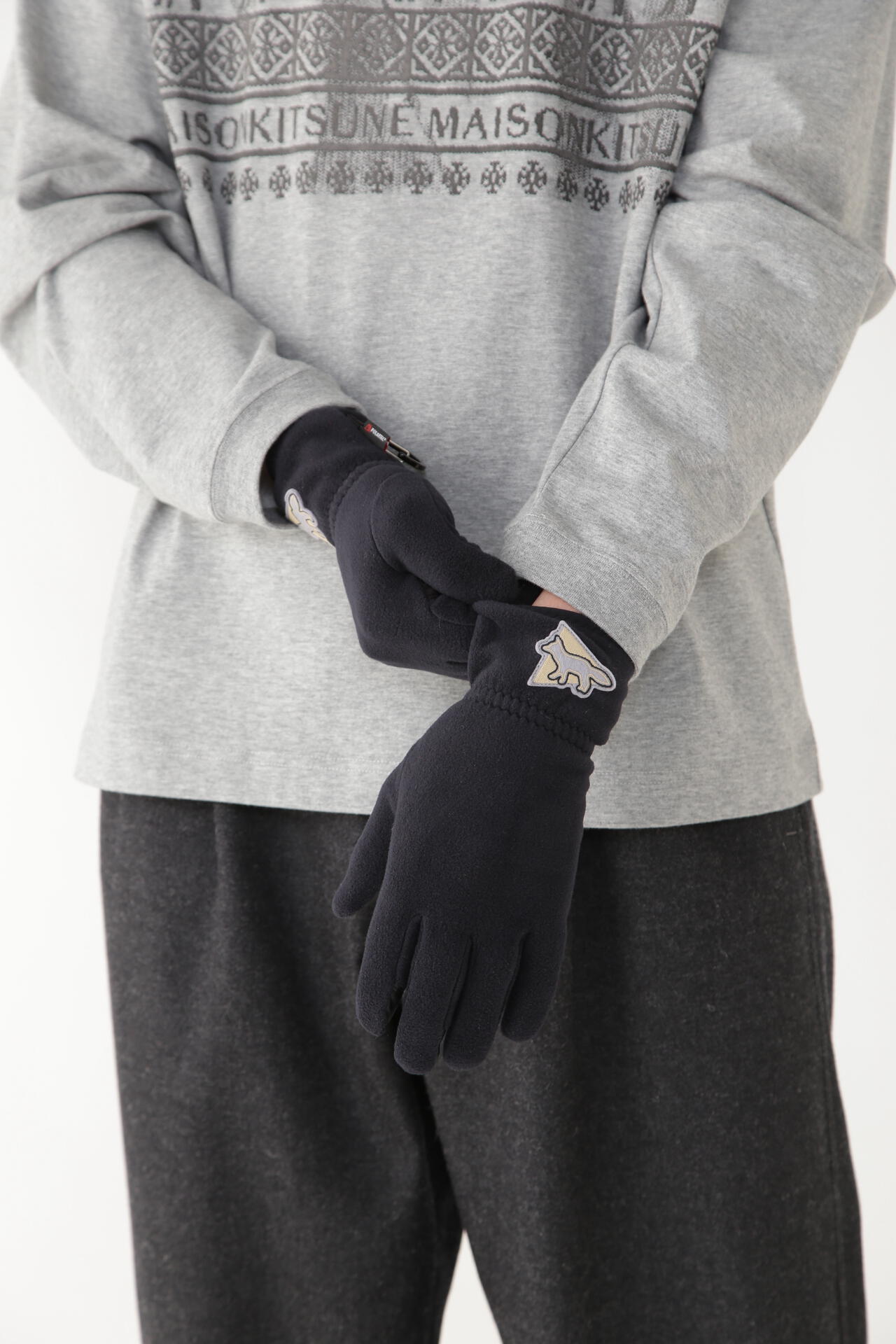 MAISON KITSUNÉ × and wander fleece glove