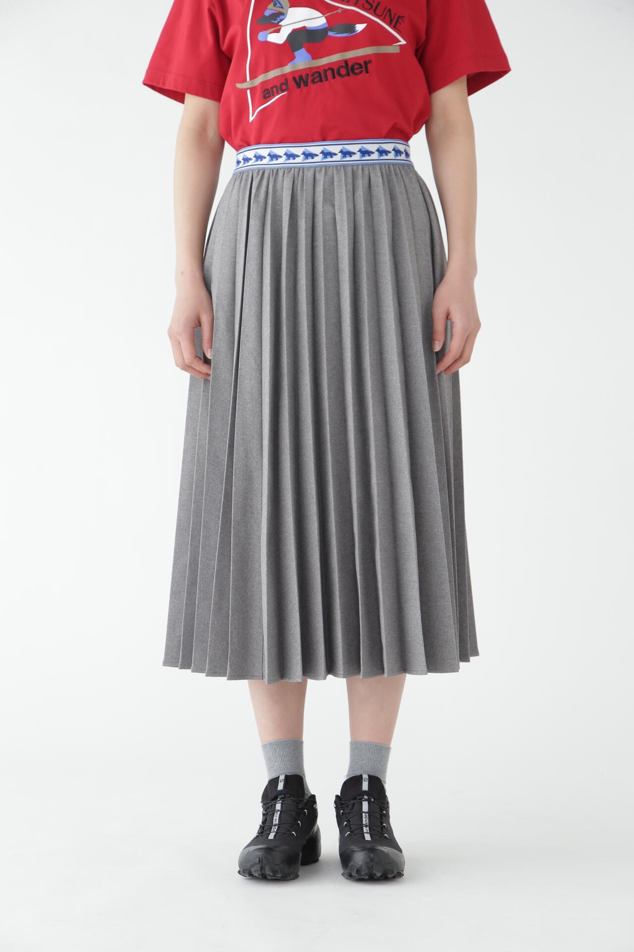  MAISON KITSUNÉ × and wander pleated skirt