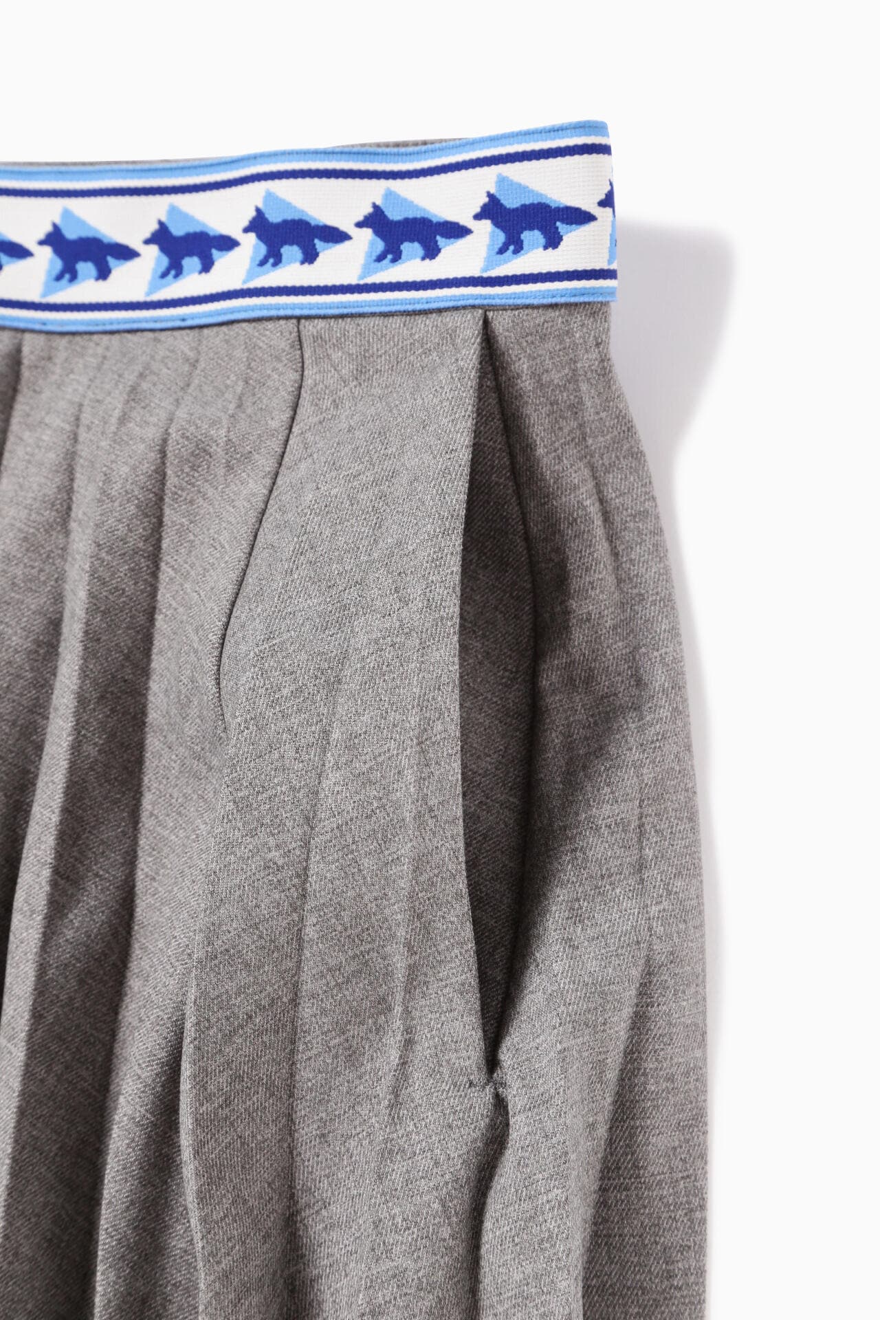  MAISON KITSUNÉ × and wander pleated skirt