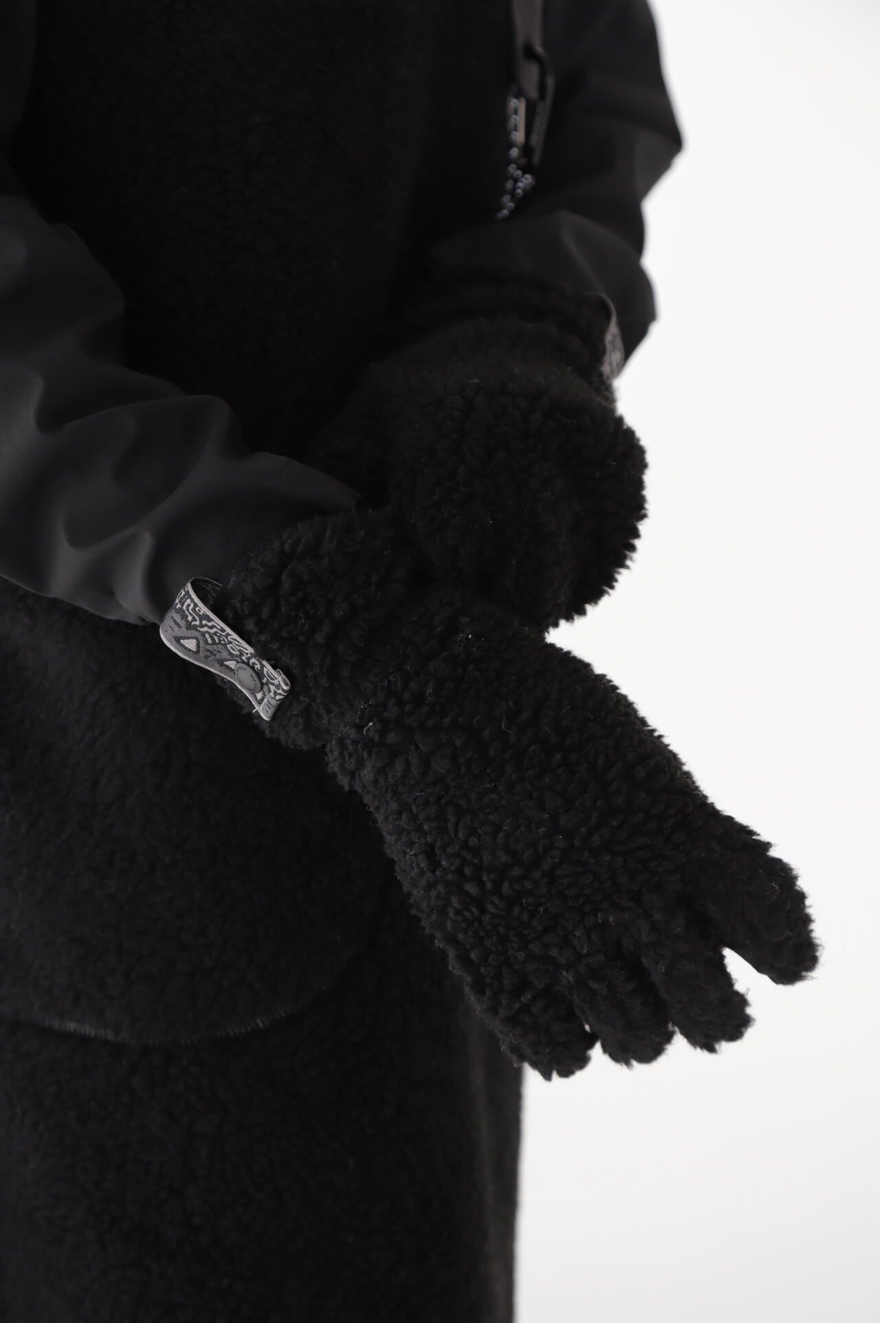 GRAMICCI × and wander JQ tape fleece glove