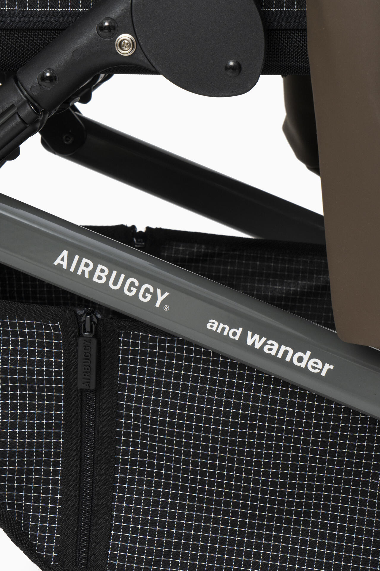 AIRBUGGY × and wander DOME DOG BUGGY