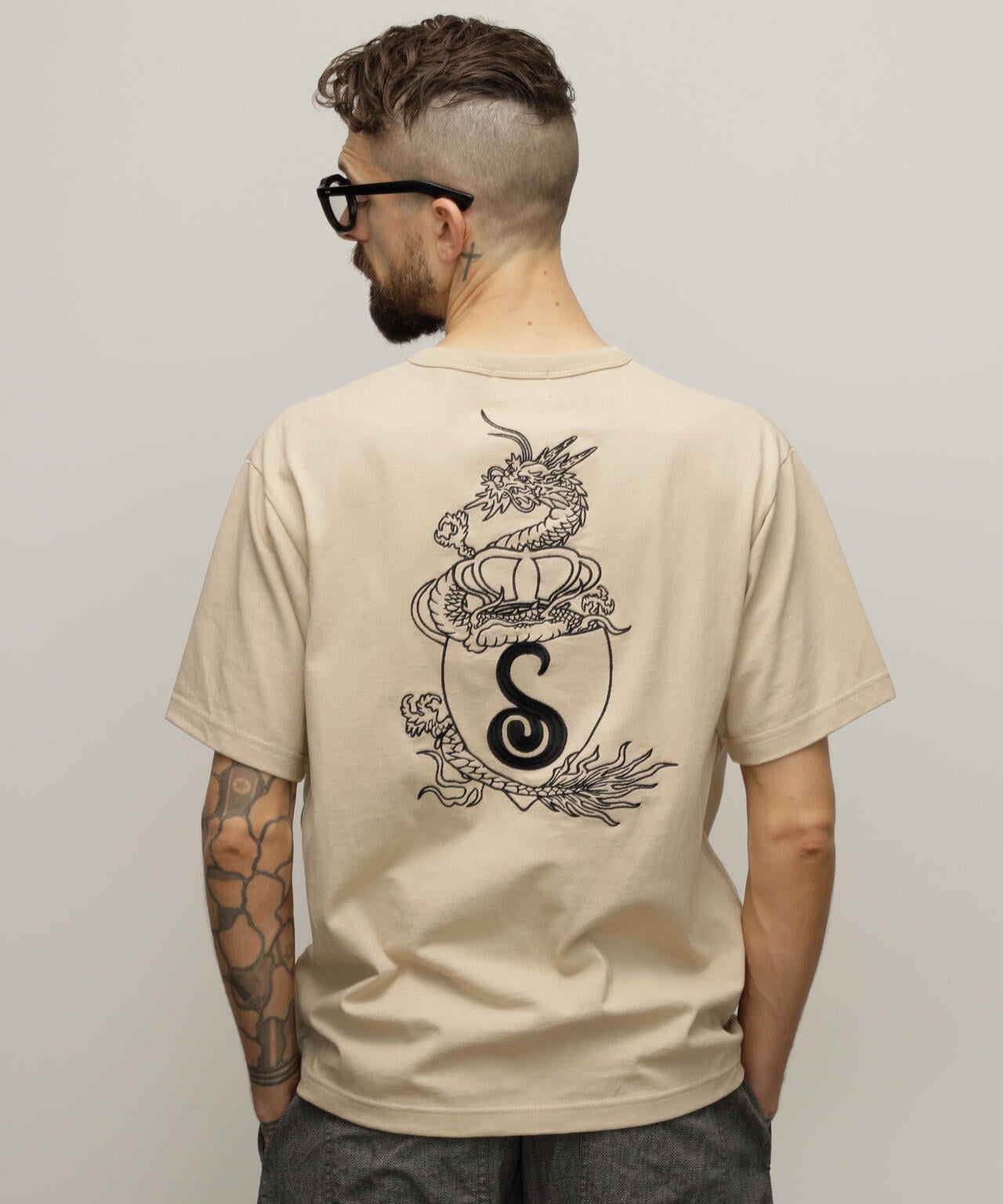 HENLEY TｰSHIRT "CREST DRAGON EMB"/刺繍ヘンリーTシャツ "クレスト ドラゴン"