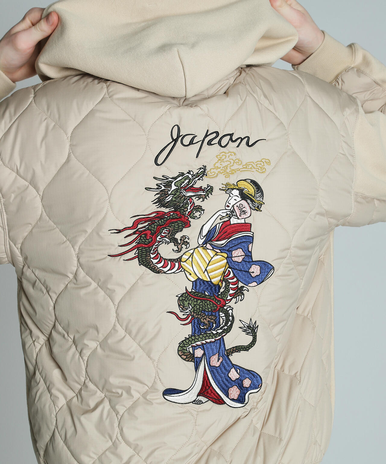 LADY WITH DRAGON QUILTED COMBI. ZIP HOOD