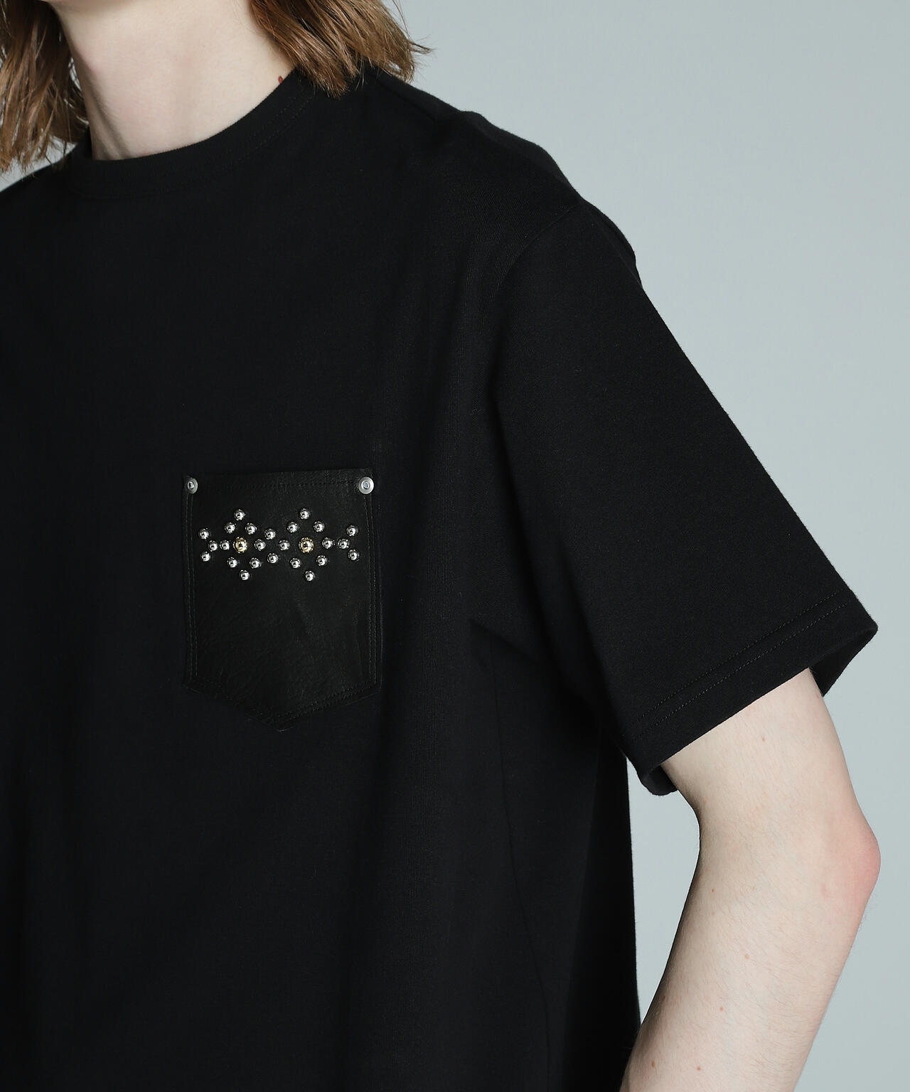 LEATHER POCKET DIAMOND STUDS T-SHIRT/レザーポケット ダイヤモンドスタッズ Tシャツ