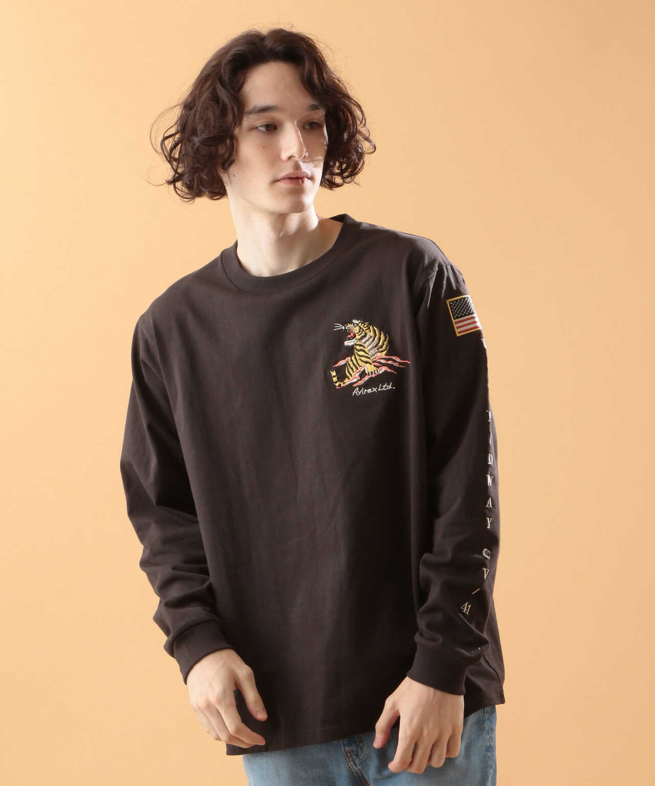 スーベニア ロングスリーブ Tシャツ/ SOUVENIR LONG SLEEVE T-SHIRT | AVIREX ( アヴィレックス ) | US  ONLINE STORE（US オンラインストア）