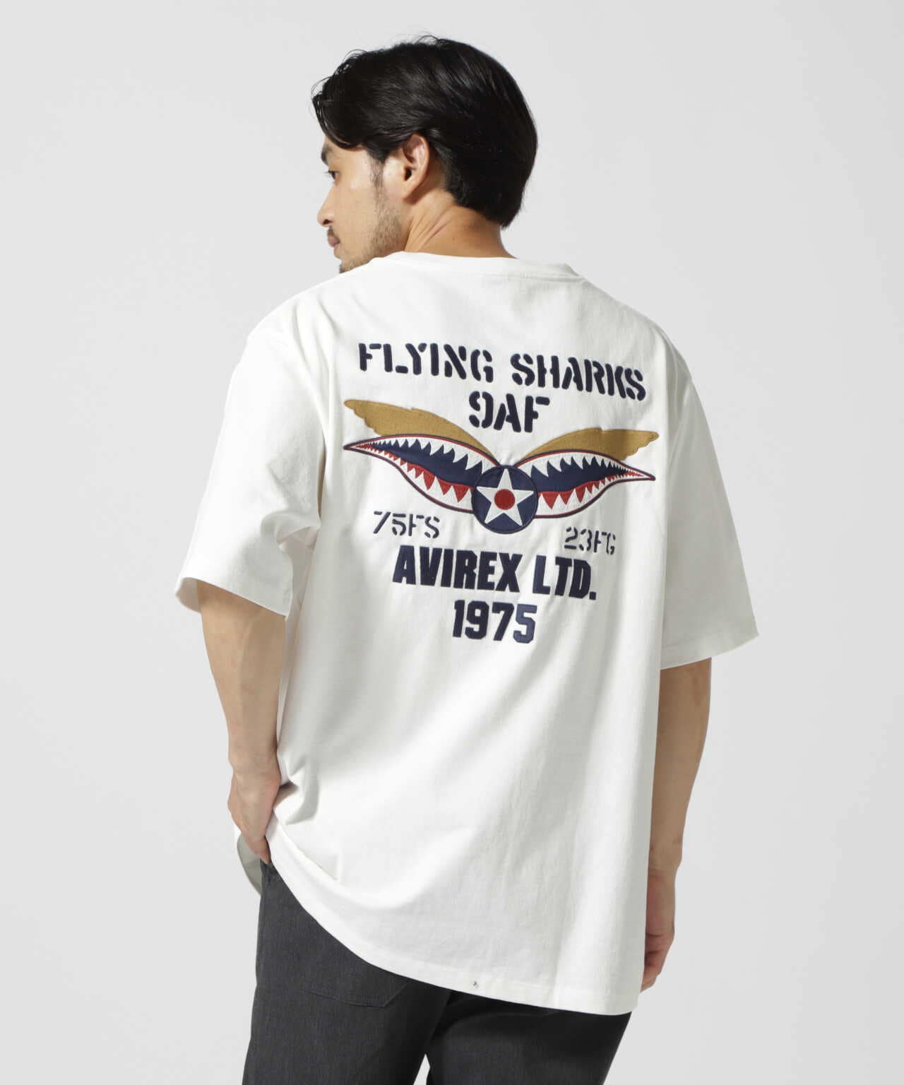 WEB&DEPOT限定】EMBROIDERY S/S T-SHIRT FLYING SHARKS | AVIREX