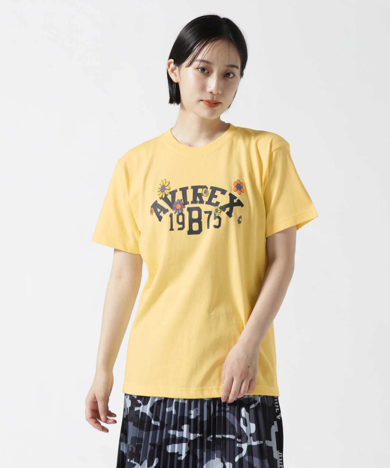 ≪直営店限定≫FLOWER MOTIF T-SHIRT/ フラワーモチーフ ティーシャツ