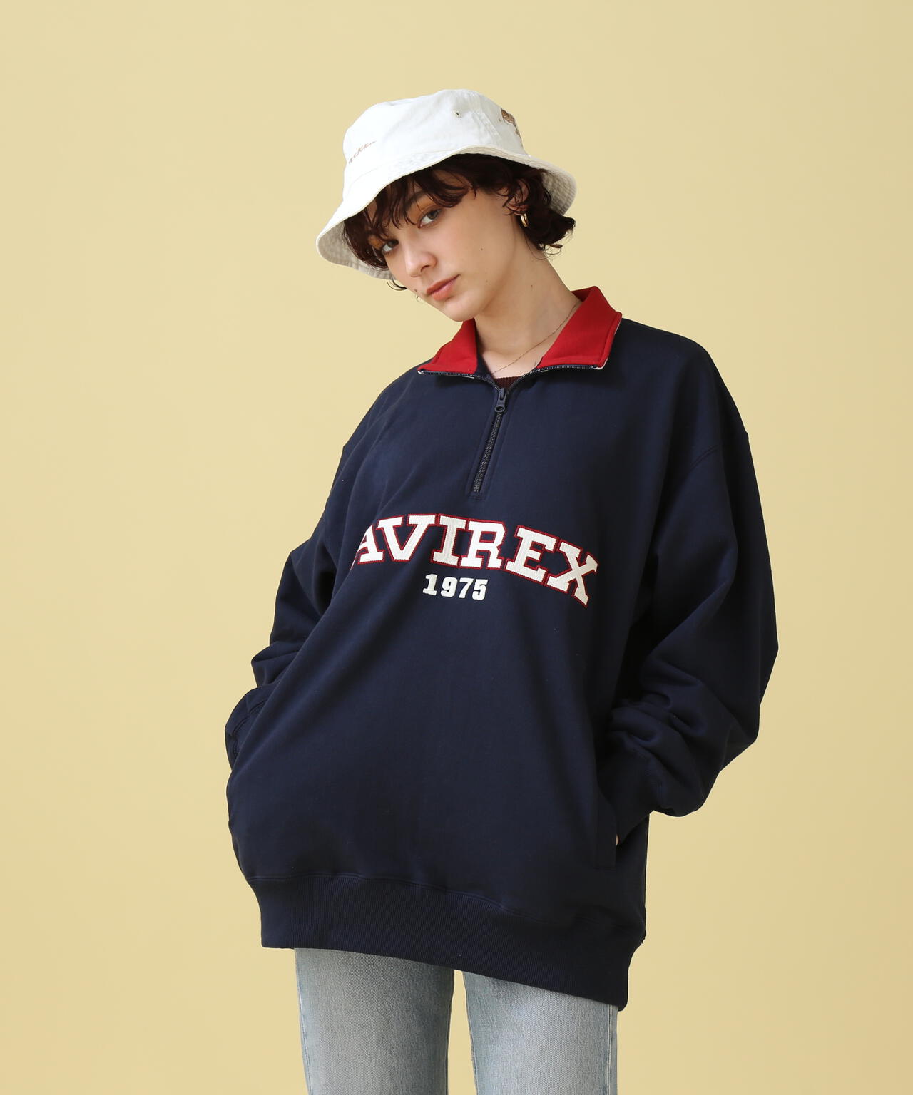 《直営店限定》LOGO HALF ZIP SWEAT / ロゴ ハーフジップ スウェット