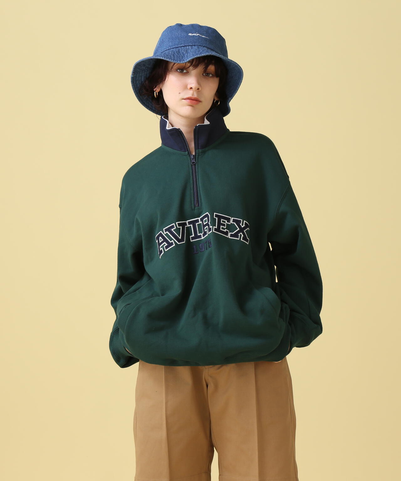 直営店限定》LOGO HALF ZIP SWEAT / ロゴ ハーフジップ スウェット