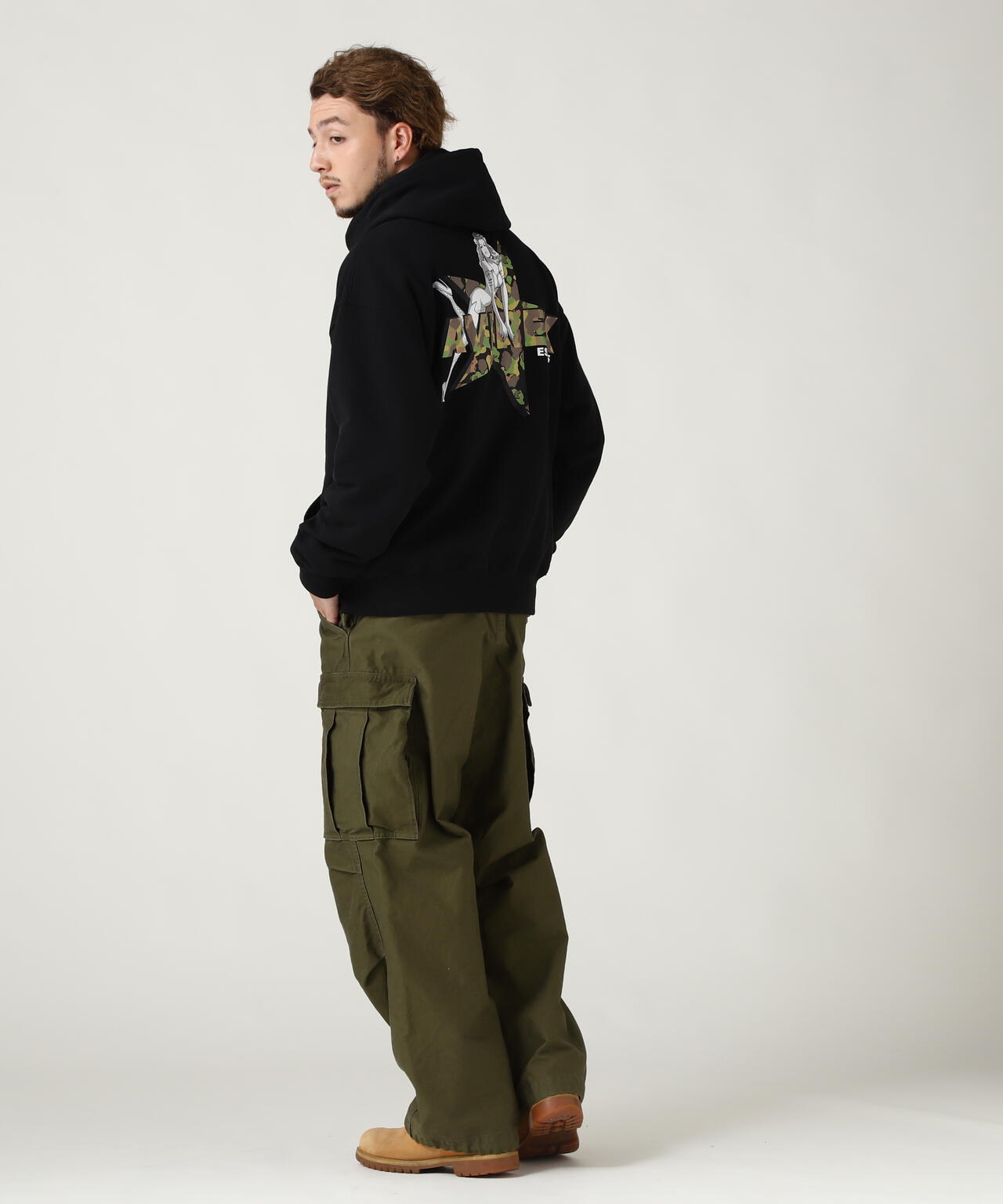 WEB限定》CAMOUFLAGE STAR &PINUP GIRL PULL OVER PARKA | AVIREX