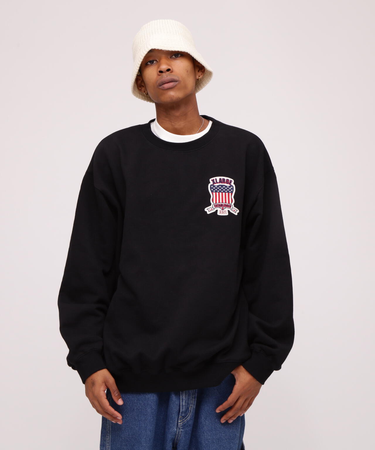 《AVIREX × XLARGE》CREWNECK VARSITY LOGO / クルーネック バーシティ ロゴ