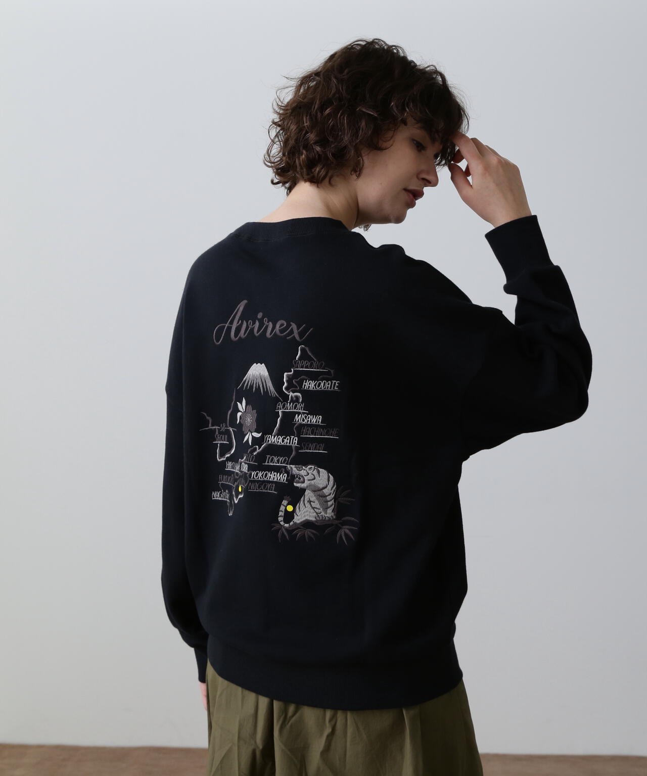 SOUVENIR EMBROIDERED SWEAT/ スーベニア刺繍スウェット | AVIREX 