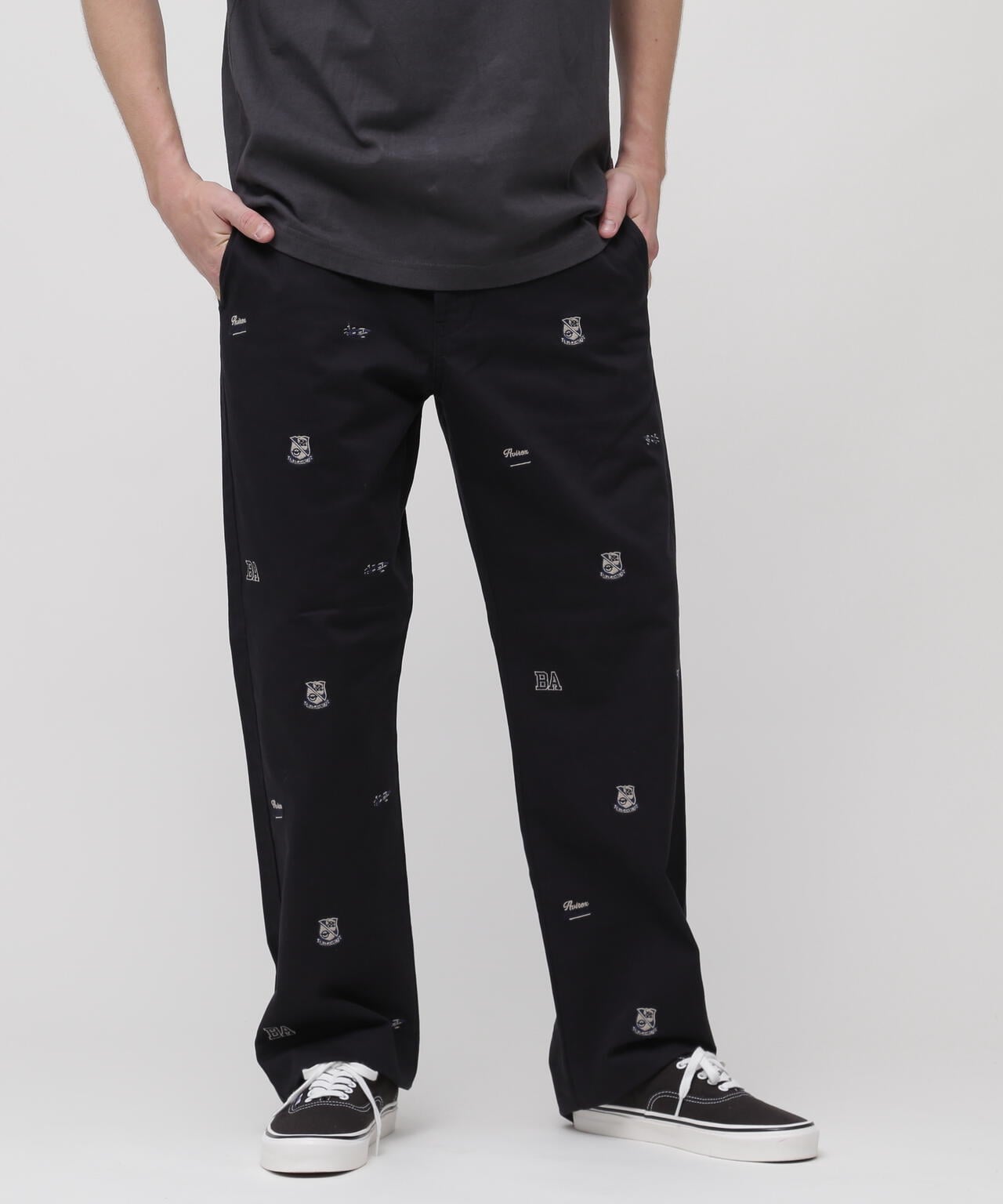 POINT EMBROIDERY CHINO PANTS / ポイント エンブロイダリー チノパンツ