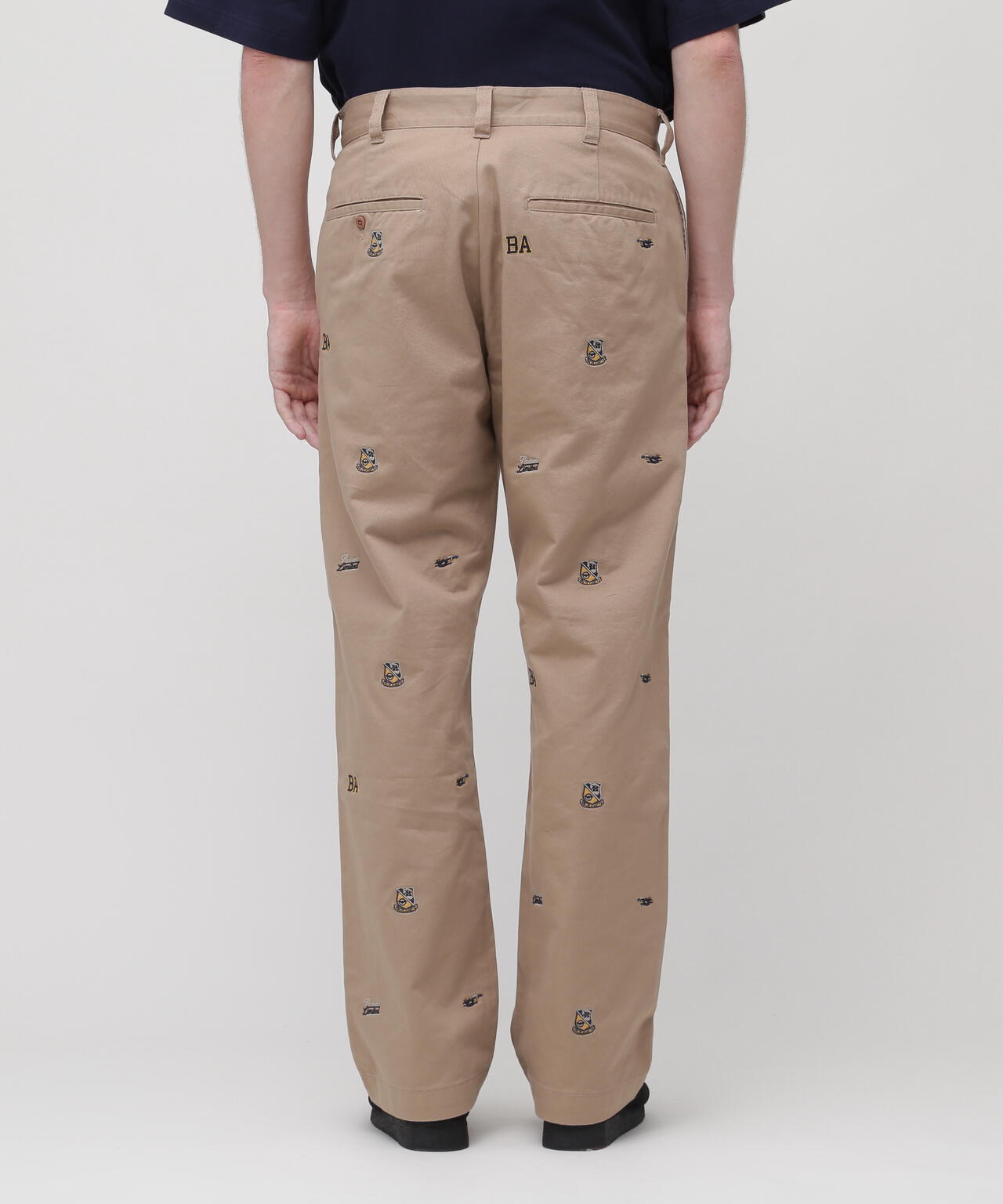 POINT EMBROIDERY CHINO PANTS / ポイント エンブロイダリー チノパンツ