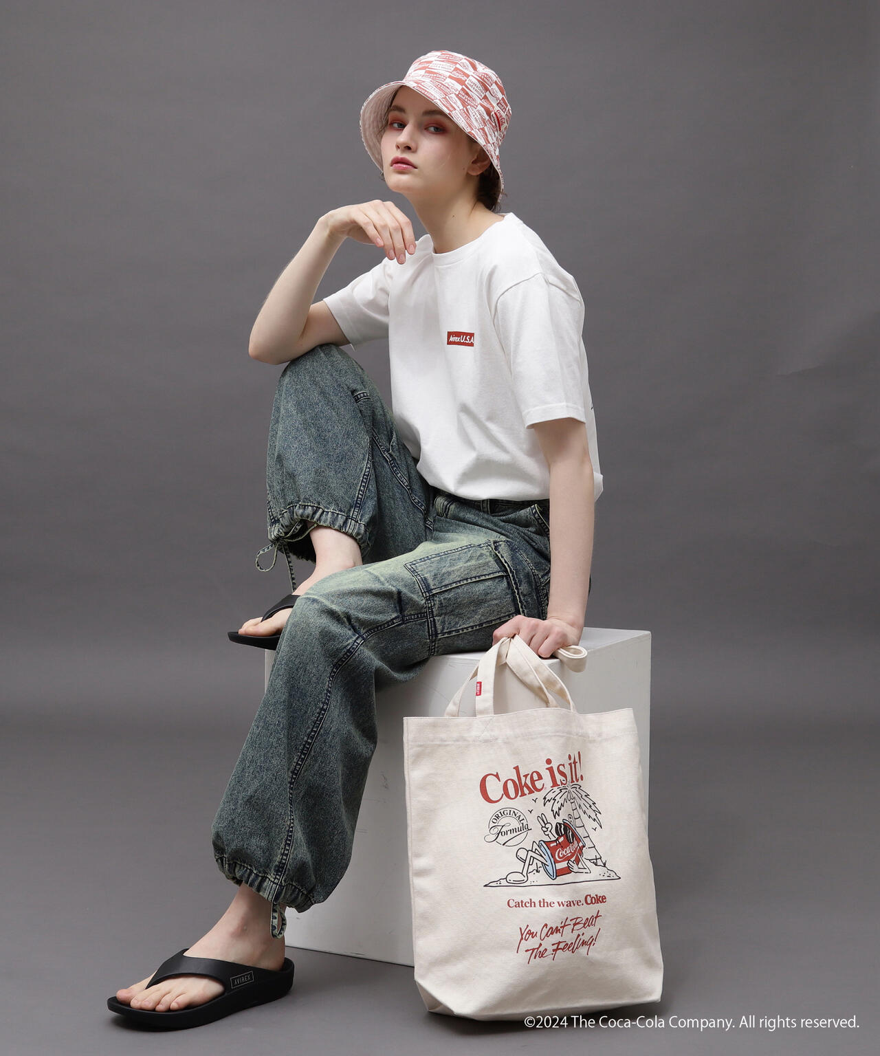 AVIREX / Coca-Cola 80'S REVERSIBLE BUCKET HAT