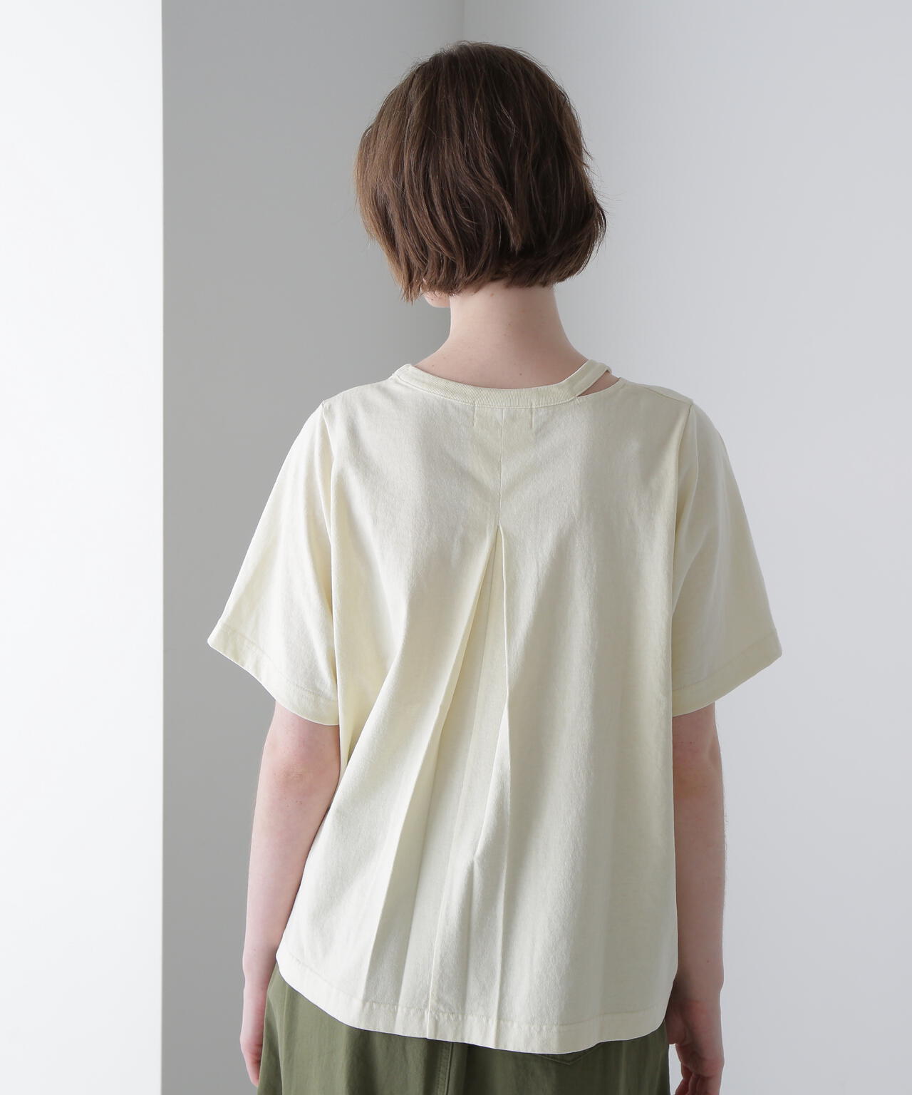 OPEN NECK BACK TACK FADEWASH T-SHIRT