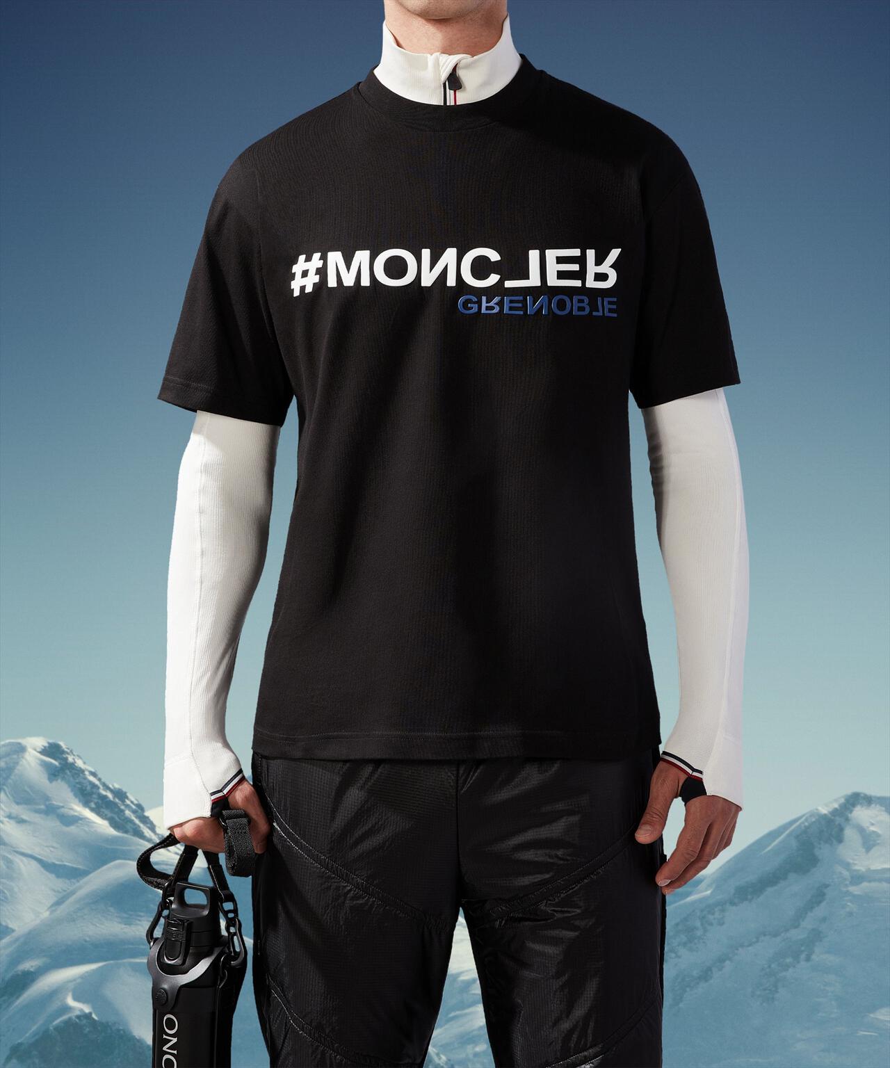 トップス新品タグ付き MONCLER GRENOBLE シンプルロゴTシャツ S - T