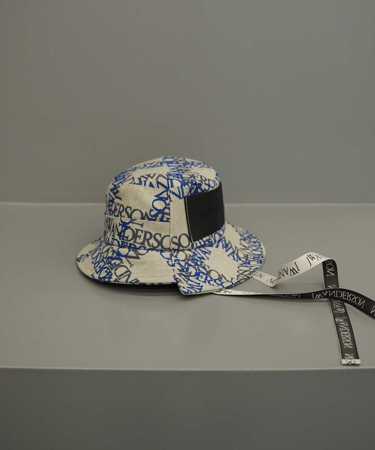 JW Anderson/ジェイダブリューアンダーソン/ASYMMETRIC BUCKET HAT