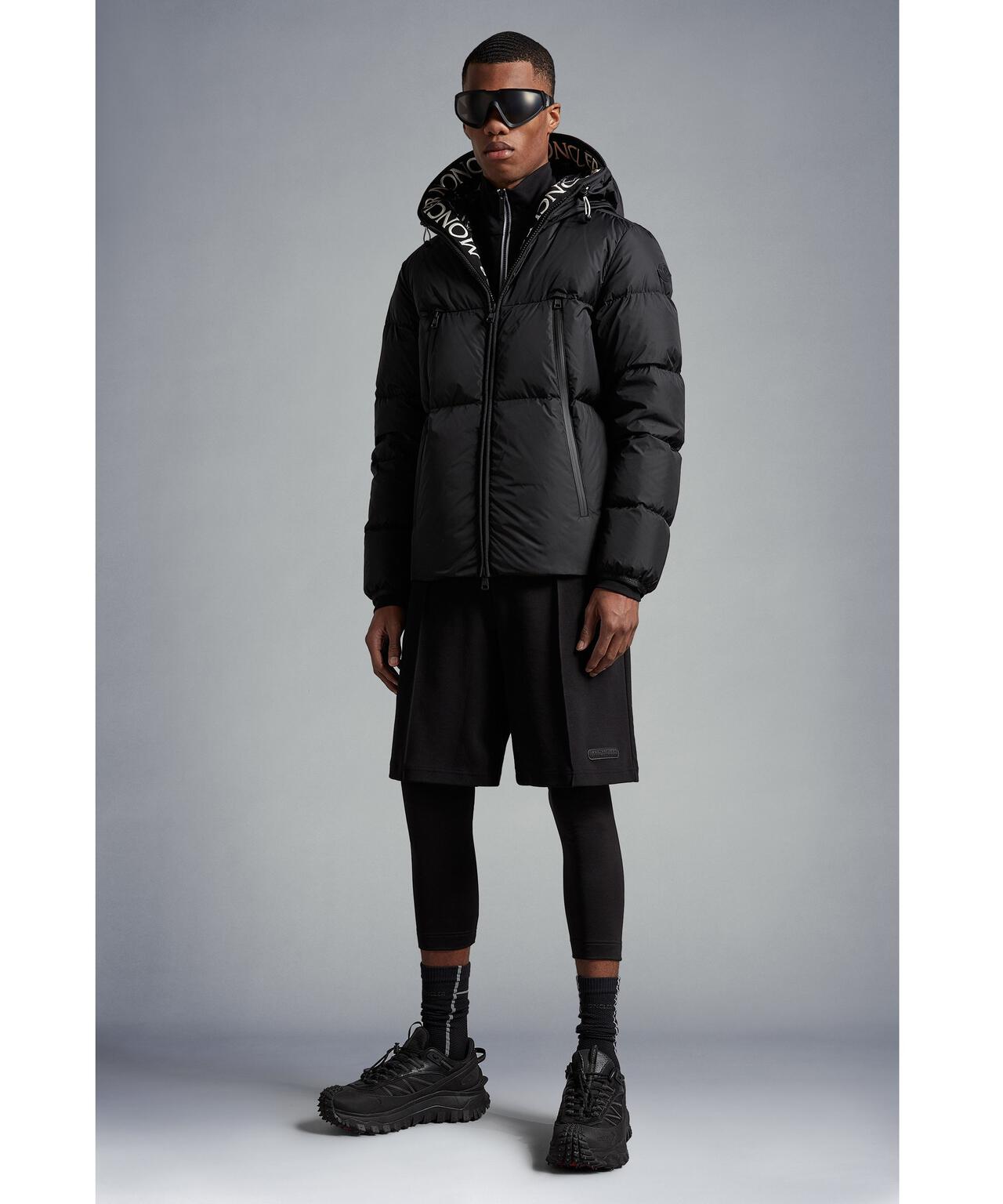 人気ショップ モンクレールMONCLER MONTCLAダウン ジャケット