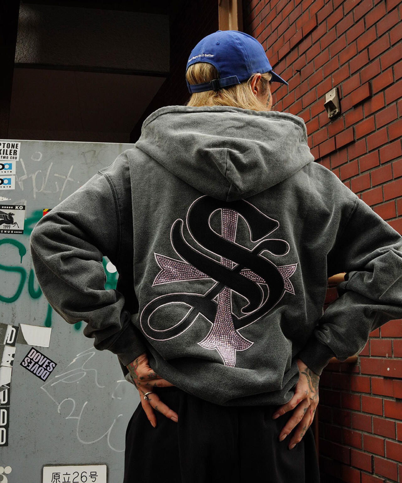 直販特注supplierパーカー Studs Cross Hoodie トップス