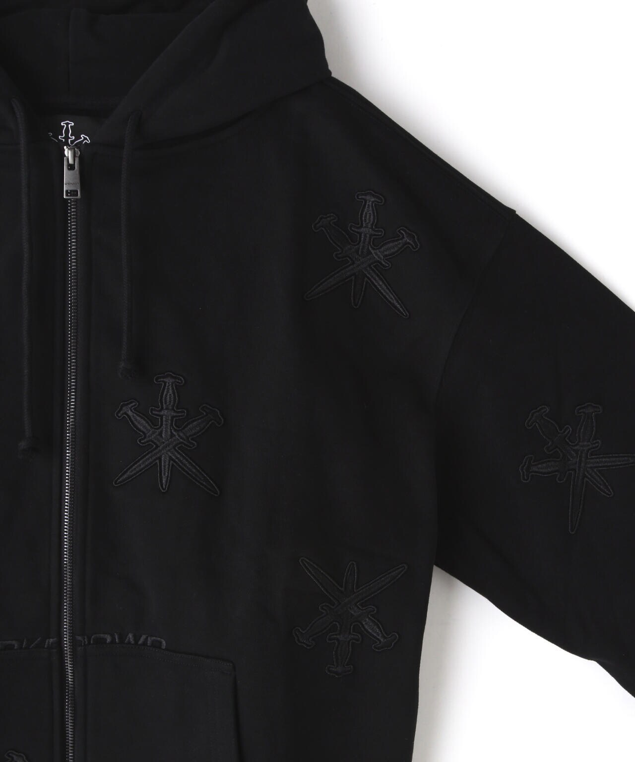 UNKNOWN LONDON/アンノウンロンドン/BLACK ON BLACK DAGGER EMBROIDERY HOODIE