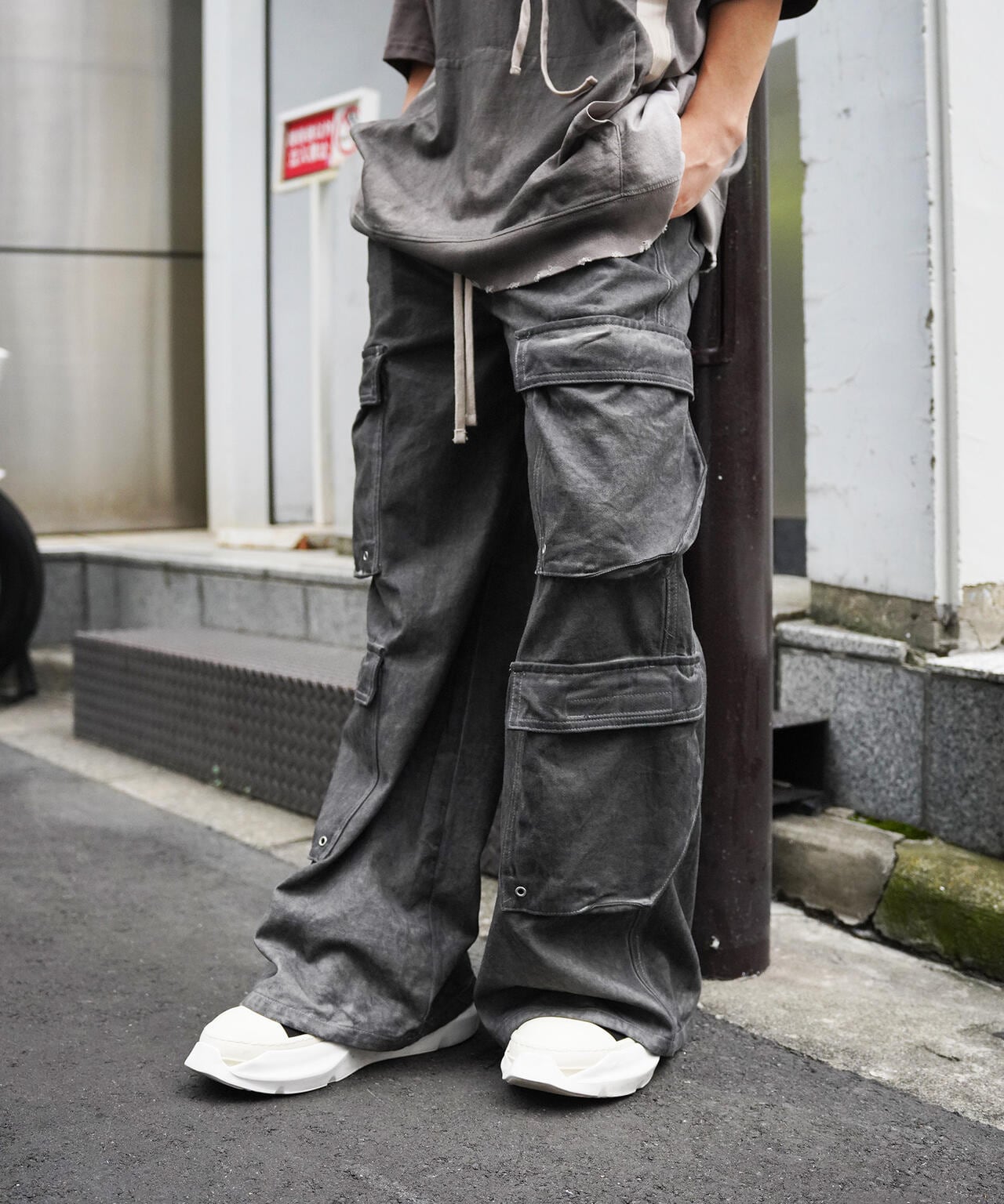 DankeSchon/ダンケシェーン/SPRAYED FLARE CARGO PANTS