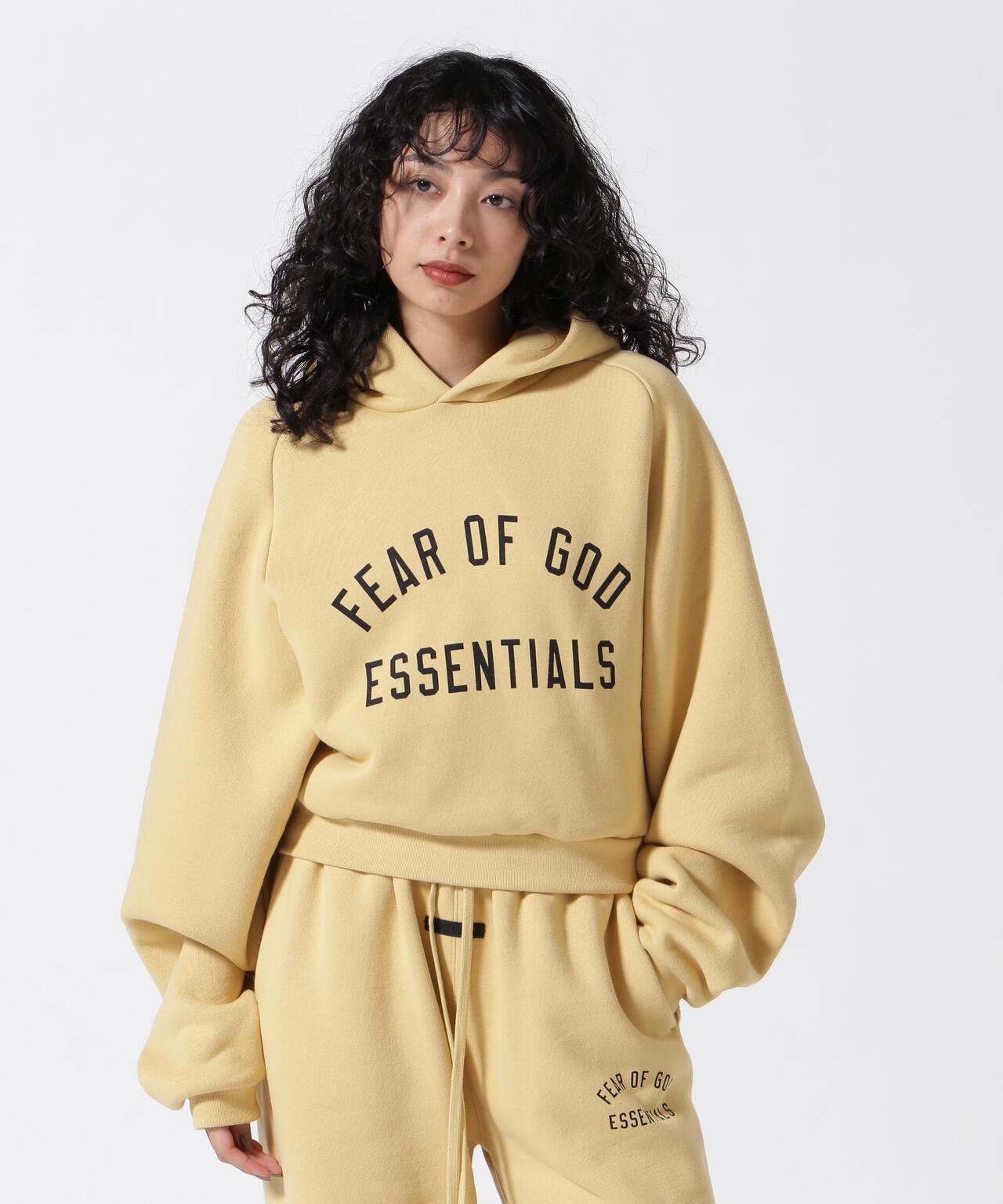 Fear of God ESSENTIALS/FOG エッセンシャルズ/【WOMENS】FLEECE CROPPED HOODIE | LHP (  エルエイチピー ) | US ONLINE STORE（US オンラインストア）