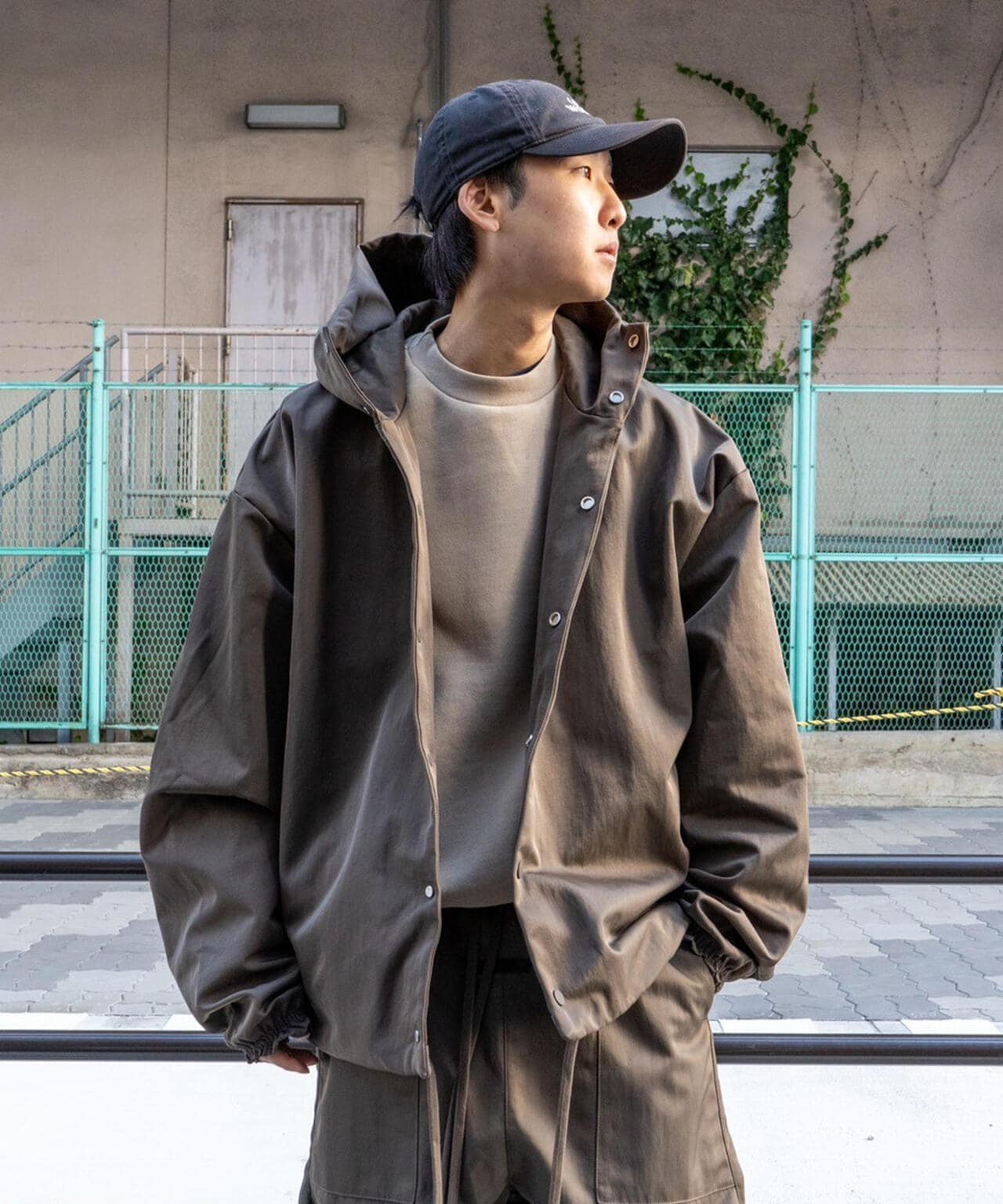 Fear of God ESSENTIALS/FOG エッセンシャルズ/TEXTURED NYLON HOODED COACH JACKET |  LHP ( エルエイチピー ) | US ONLINE STORE（US オンラインストア）