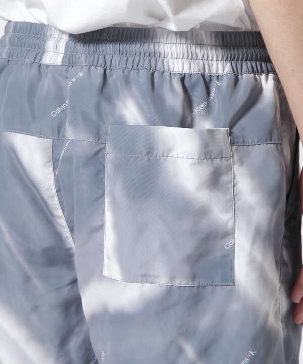 Calvin Klein Jeans（カルバンクラインジーンズ）グラフィックウーブンショートパンツ