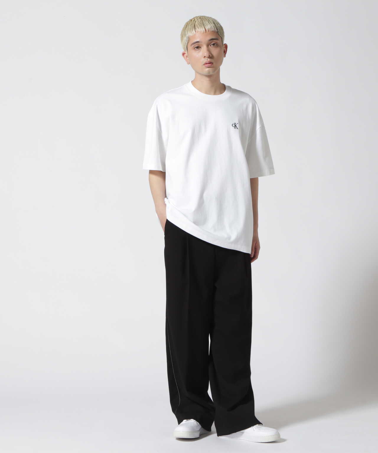 Calvin Klein Jeans/UNISEX EMBOSS LOGO TEE | B'2nd ( ビーセカンド