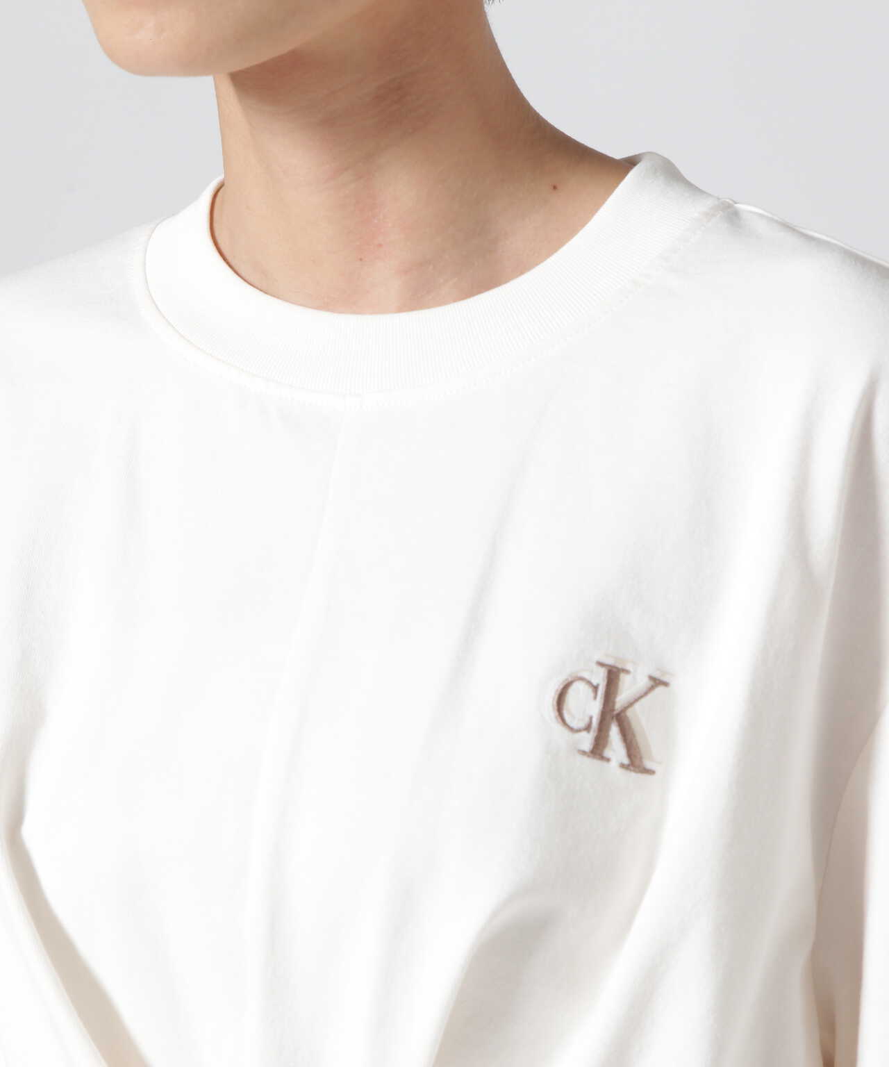 CALVIN KLEIN ツイストフロントクロップドTシャツ-