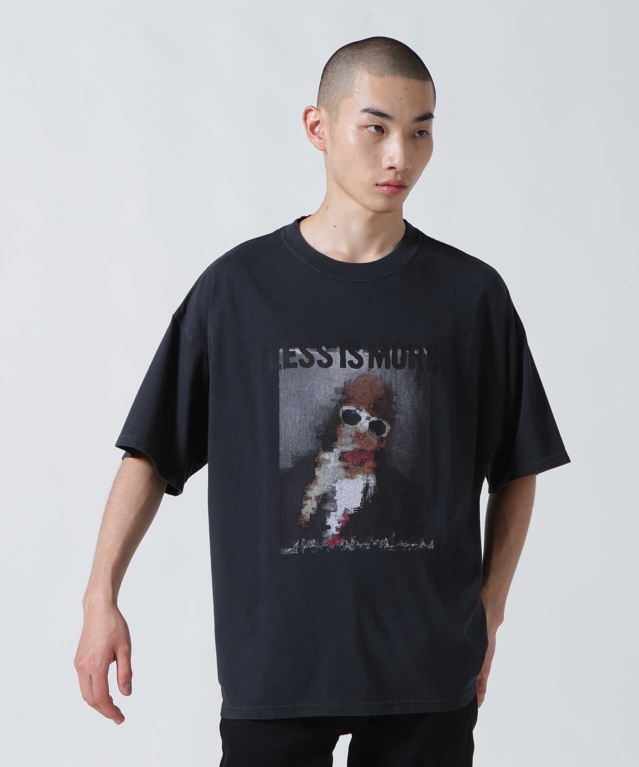 more about less tシャツ