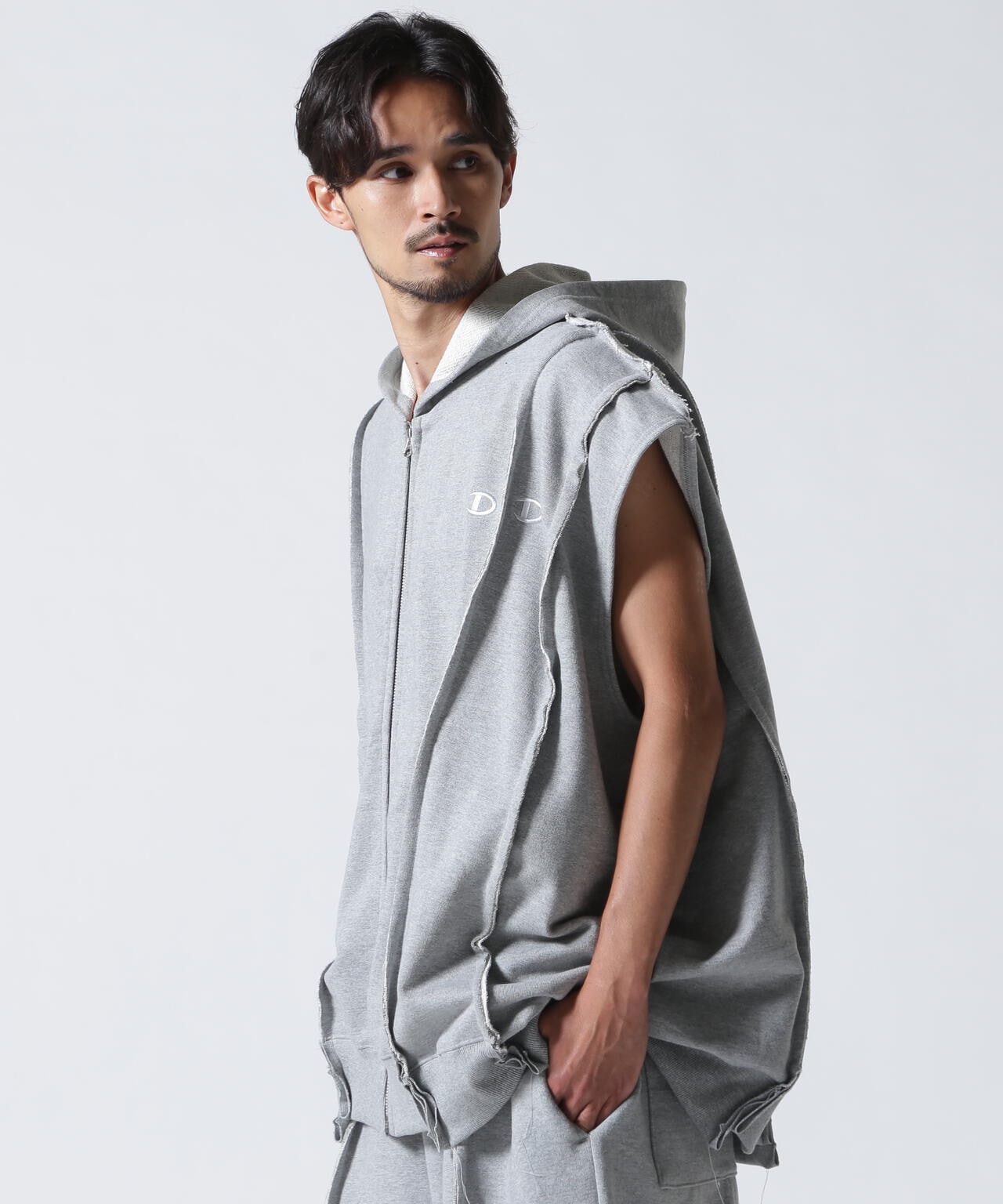 DISCOVERED(ディスカバード) 別注DOCKING NO SLEEVE HOODIE