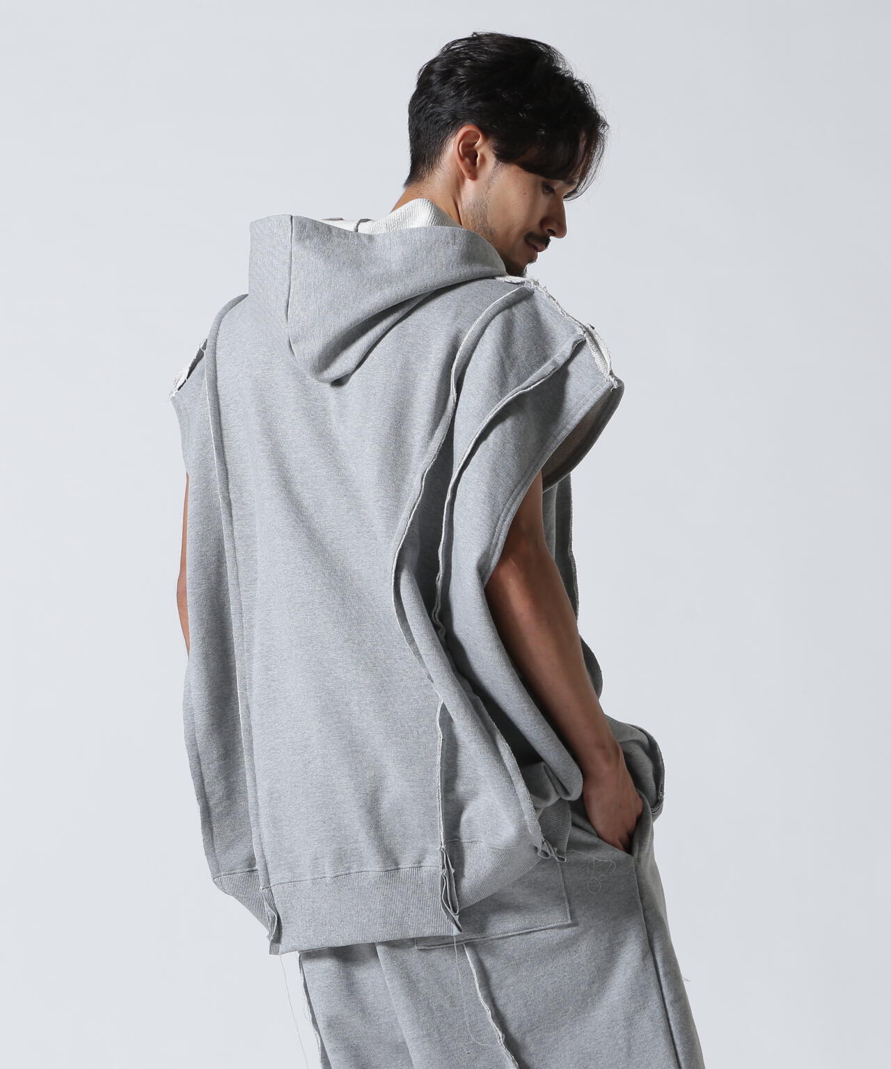 DISCOVERED(ディスカバード) 別注DOCKING NO SLEEVE HOODIE