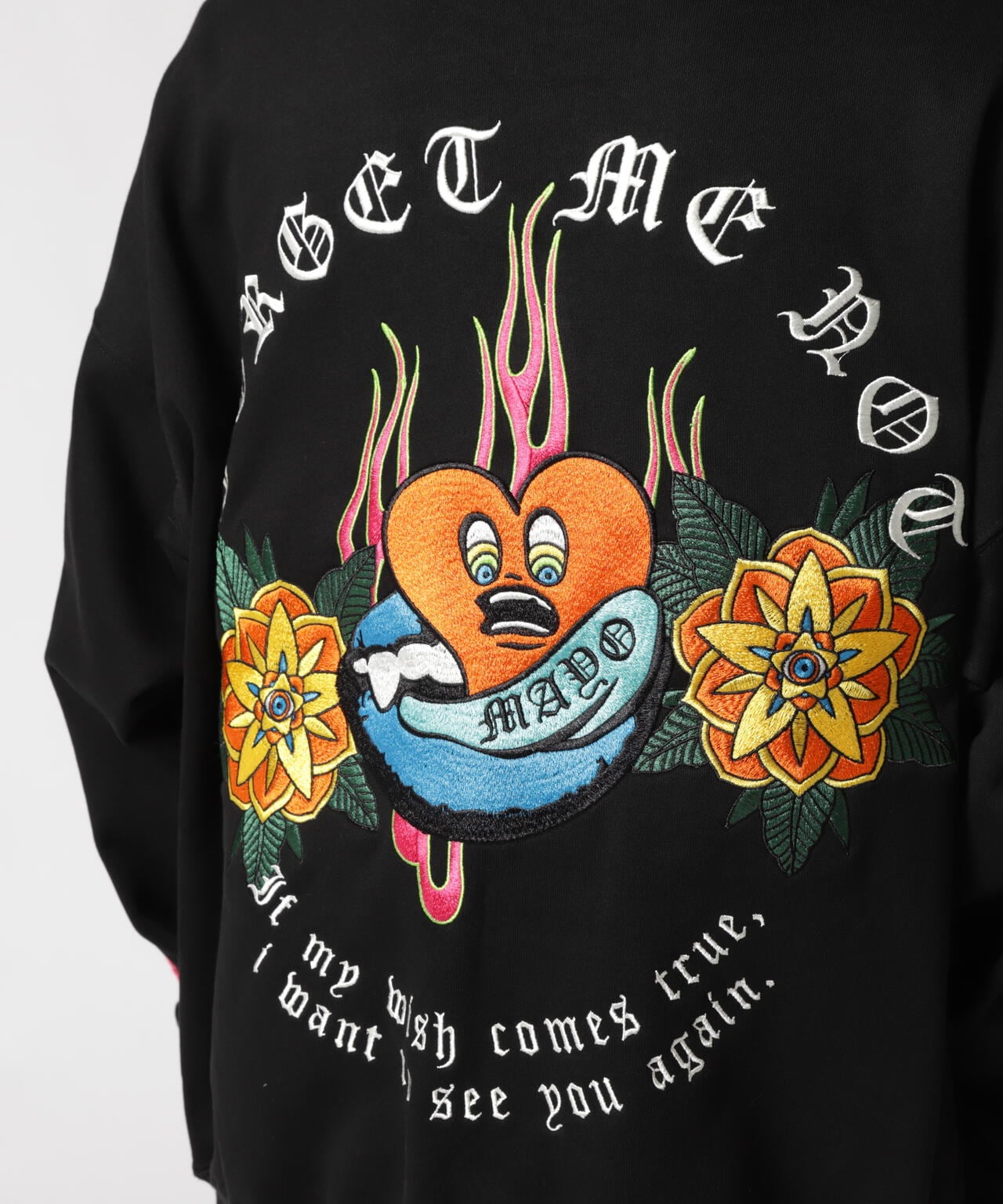 MELT THE LADY embroidery short hoodie