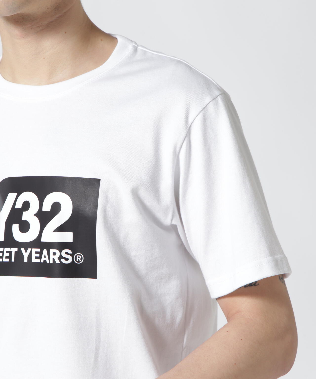 SY32 by SWEETYEARS/TURN OVER BOX LOGO TEE